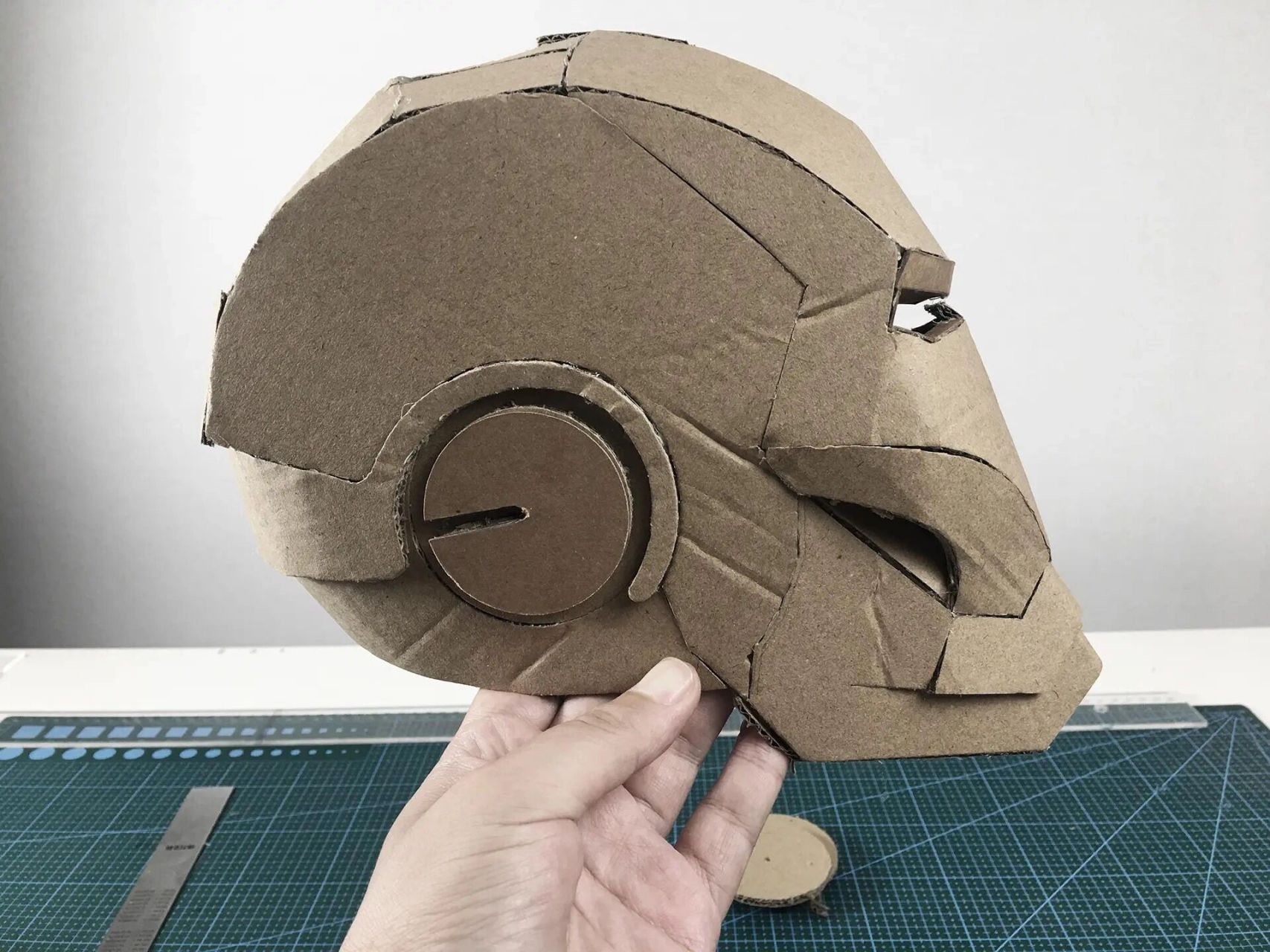 简易纸壳头盔图片