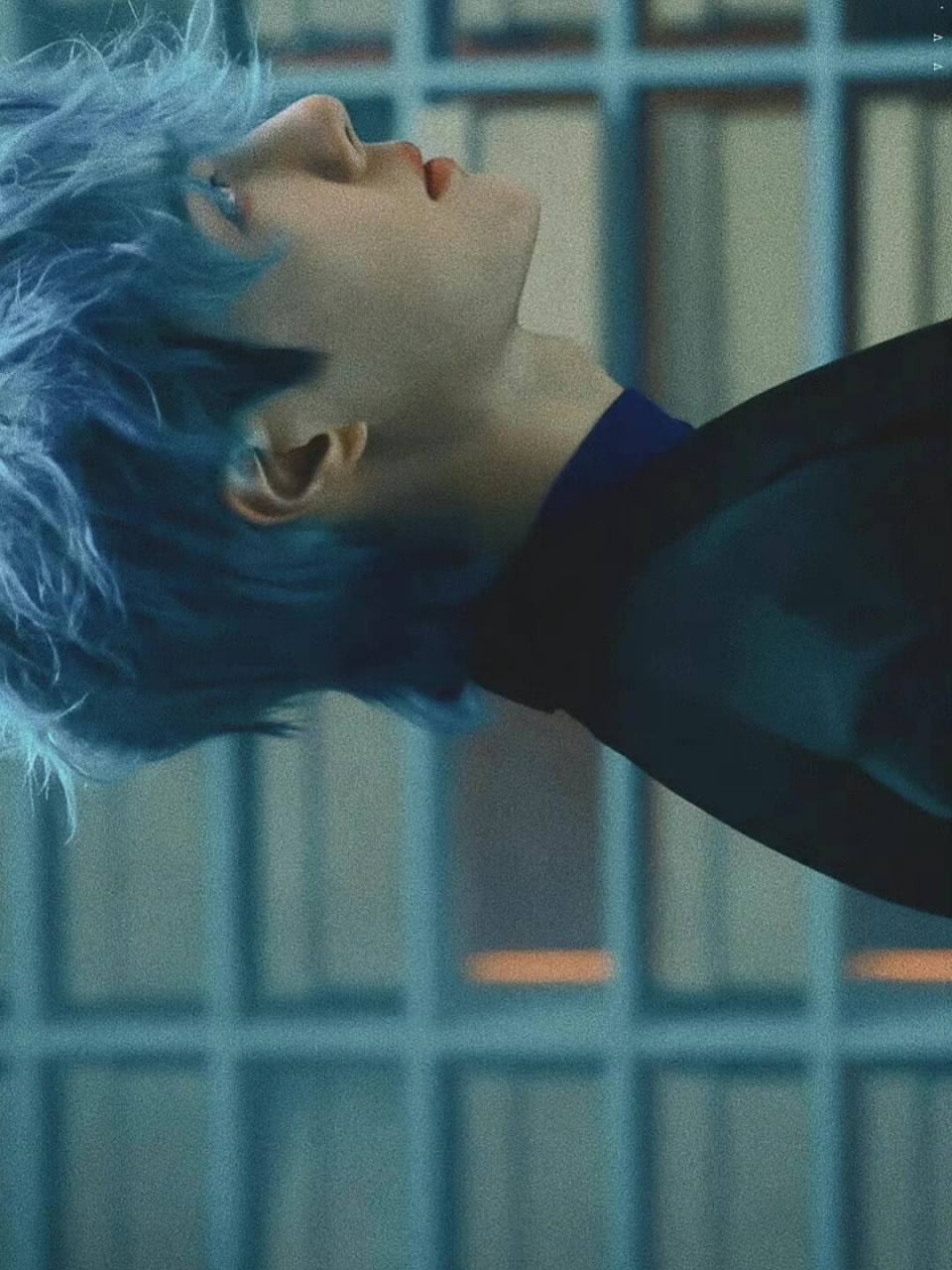 王一博这个蓝发好惊艳 蓝发放大美貌