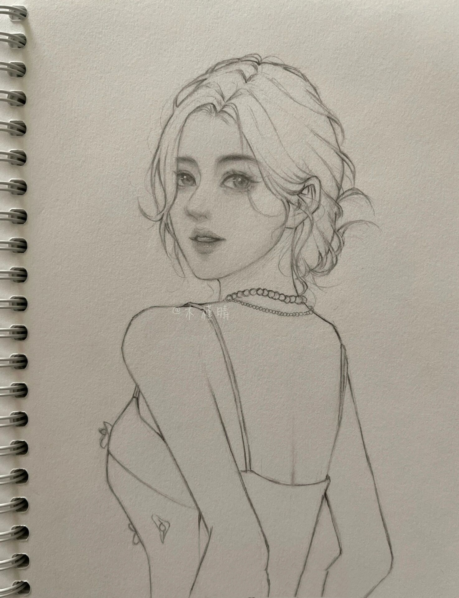 铅笔手绘38 | 赵露思 | 女生头像线稿      第三次画赵露思啦,露思