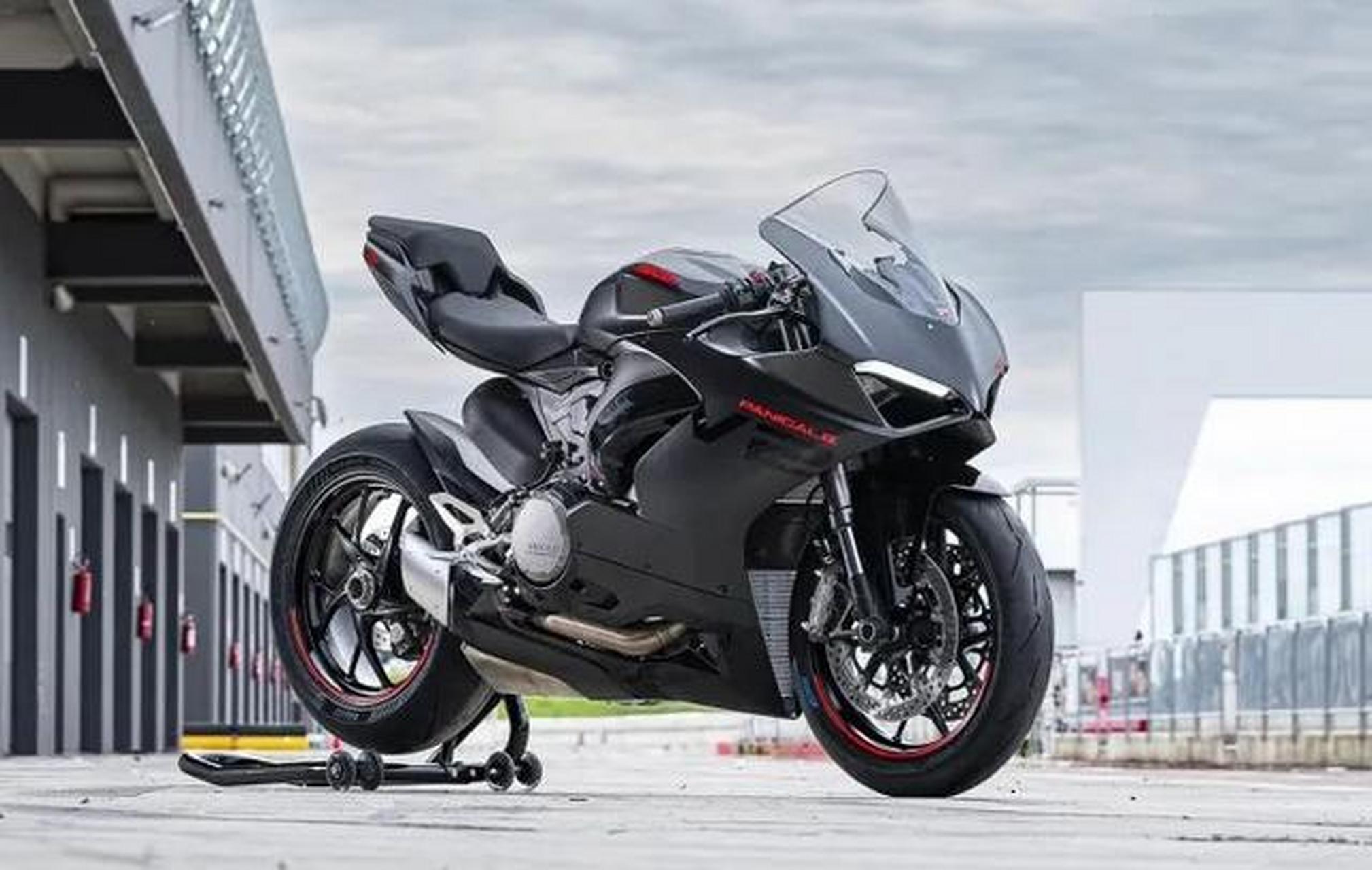 杜卡迪发布了panigale v2的黑色版涂装,车型动力和配置与现款相同