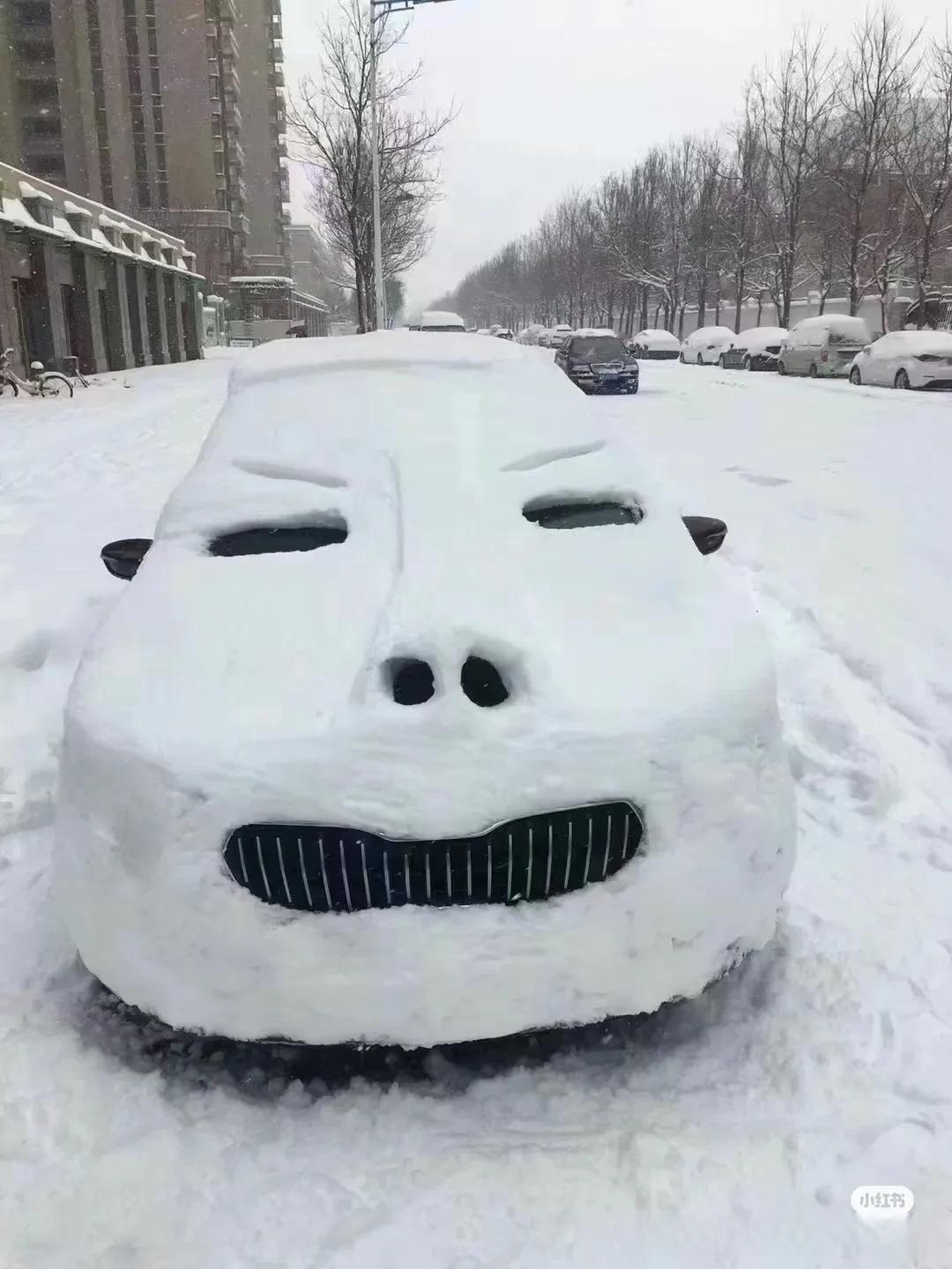 下雪天在车上画叮当猫图片