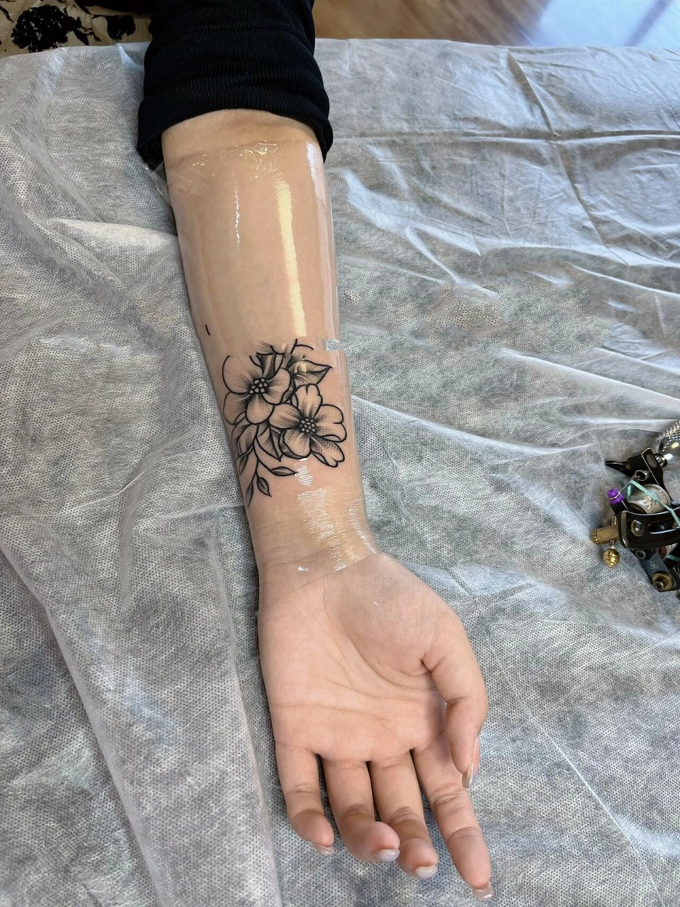 西安纹身 素花纹身 手腕纹身 女生纹身 新鲜出炉素花一枚