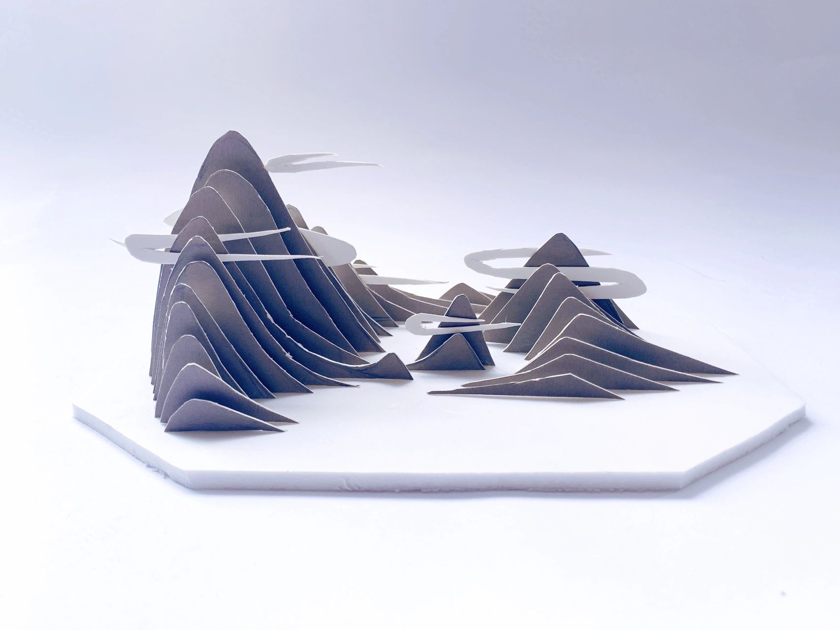 立体构成作业分享:山水之间,水墨丹青 这是一个立体山水画,现在市面上