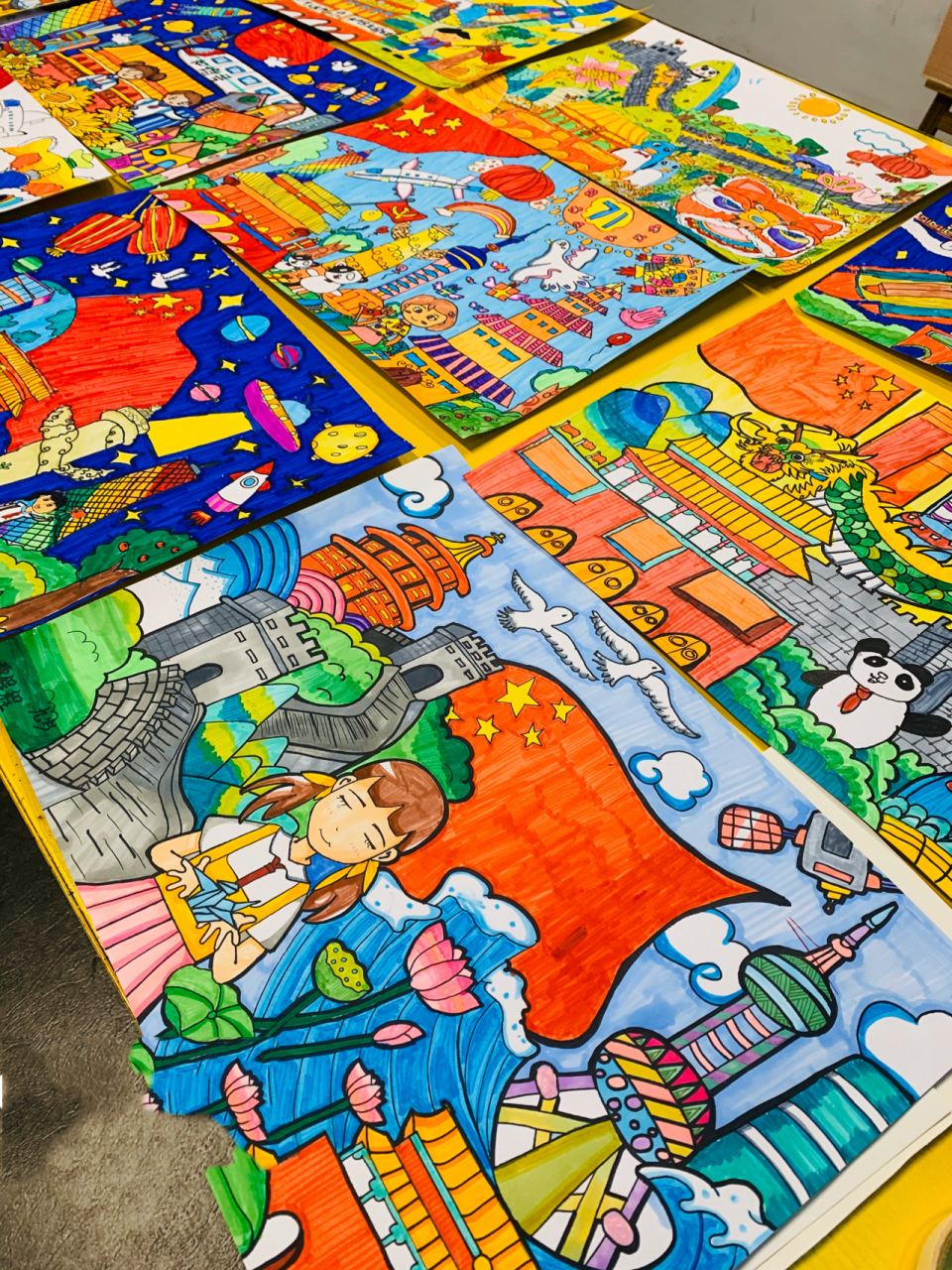 创意儿童画之国庆节爱国系列 作品年龄层次7岁到9岁,大一点的宝贝们