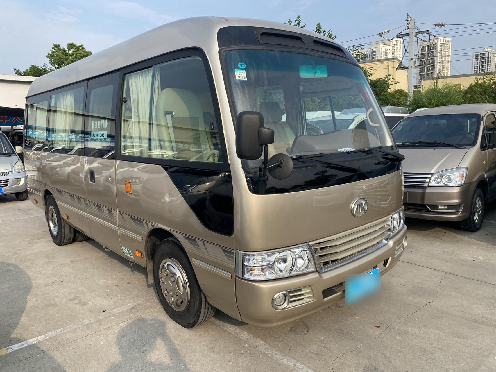 江淮宝斯通客车.2021年5月上牌,19座中型普通客车,气刹,电动门,3.