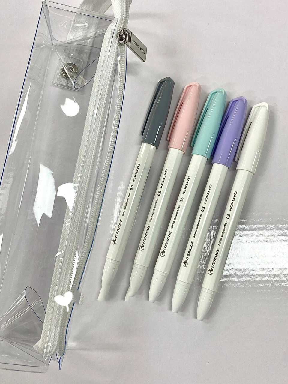 国誉2022新品|有笔盖的按动中性笔 总共有三种配色 :白杆 黑杆 黄杆