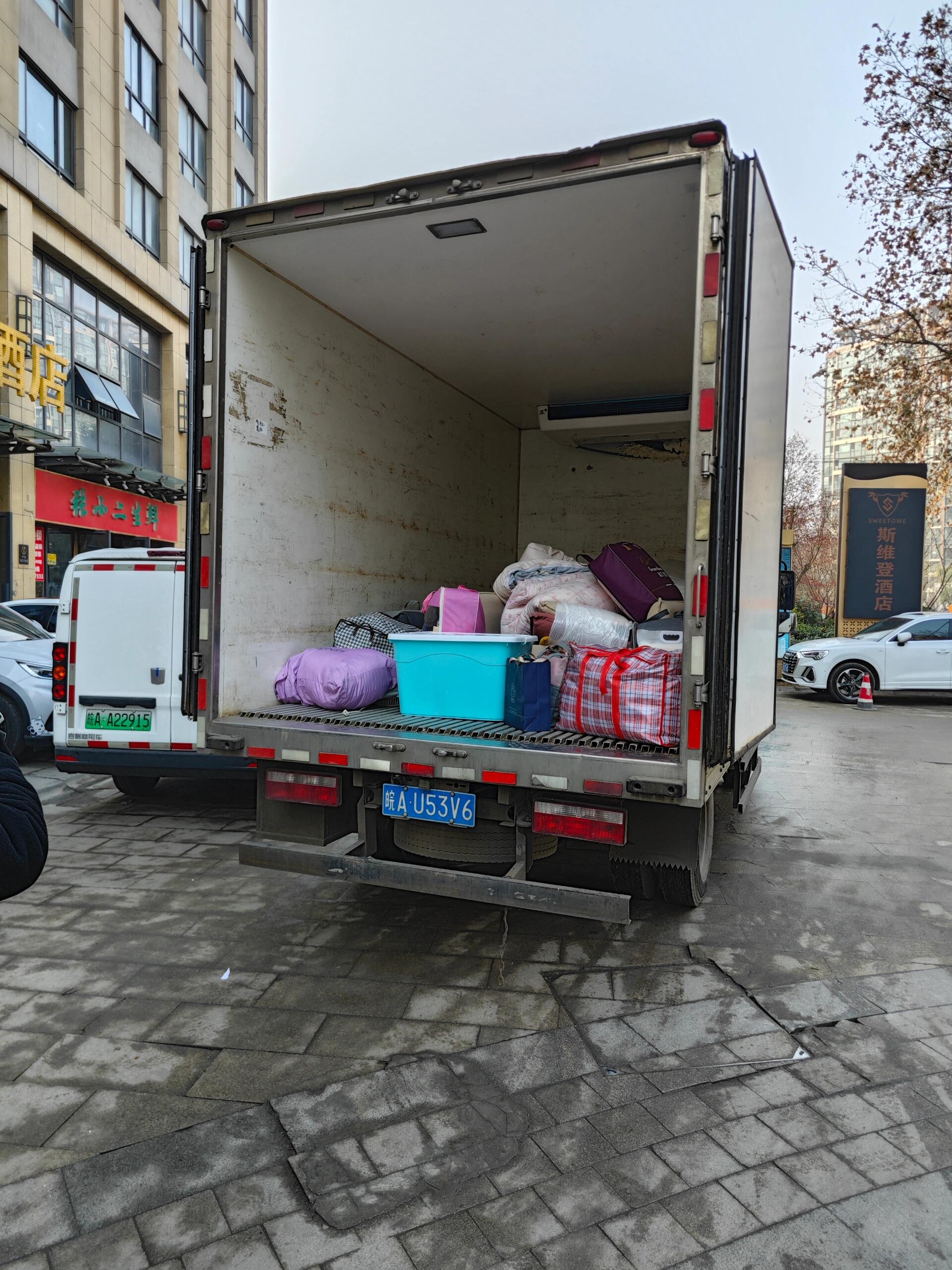 2米厢式货车搬家一口价420 这个车型适合物品比较多的客户 价格包括