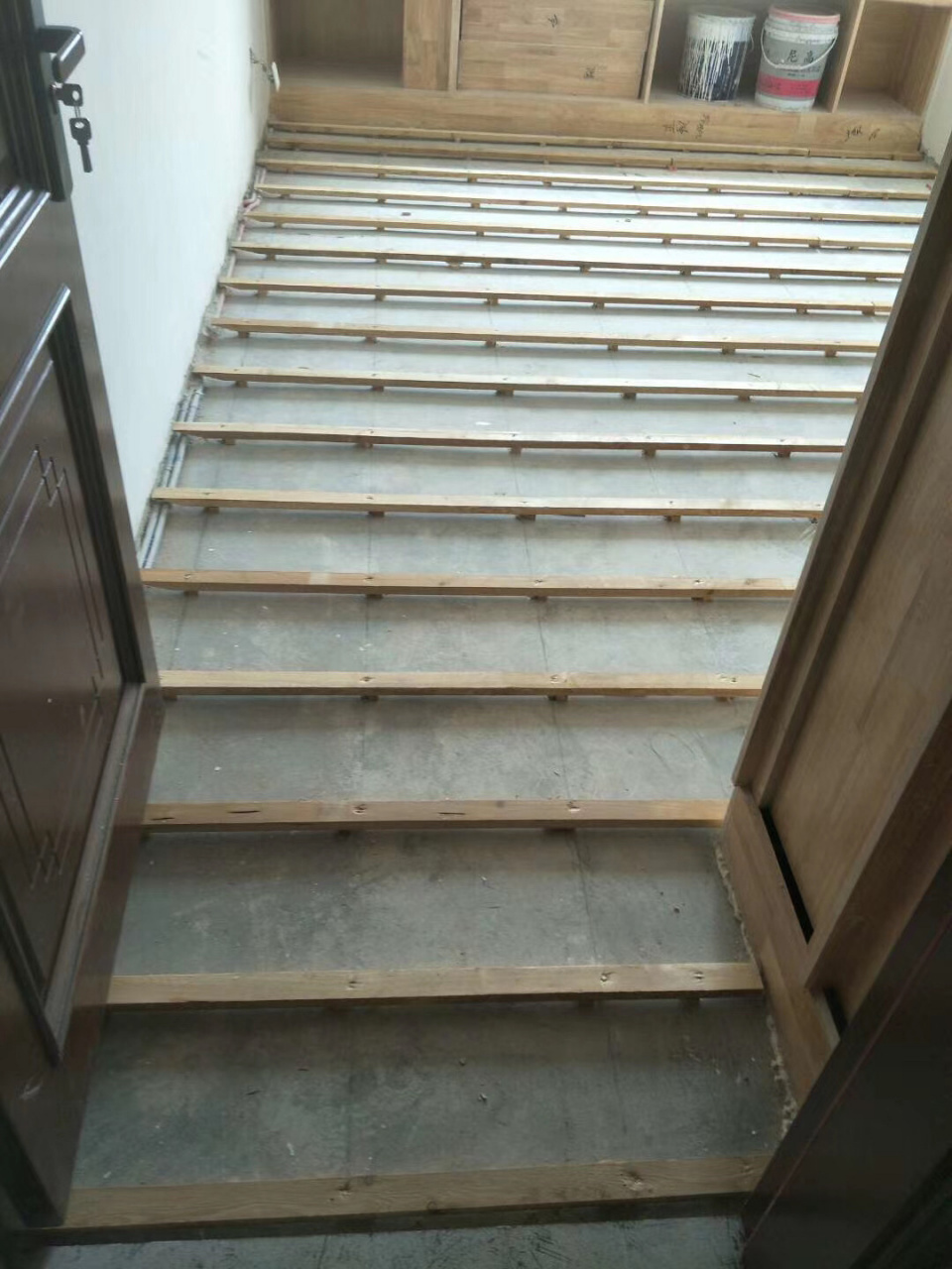 厂家科普之:地板都要打龙骨?