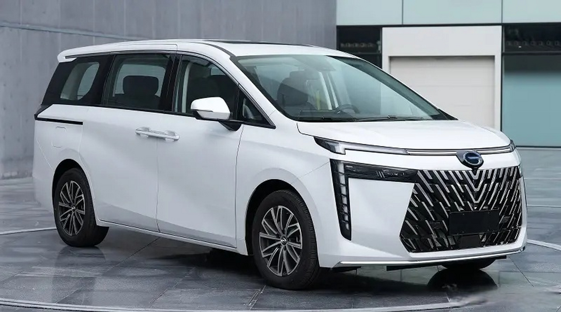 前卫  7月14日,工信部网站公布了广汽传祺全新mpv车型传祺e8申报图