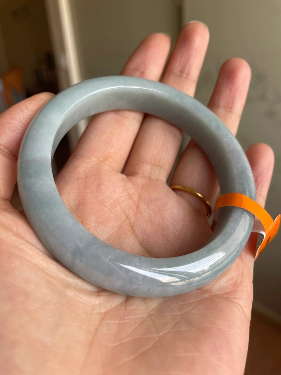 之前刚入坑买的200的翡翠手镯好像大理石啊 哈哈哈,果然不能贪便宜