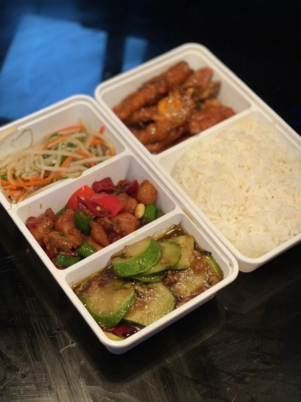 上海团餐|定制菜单,全城配送       多种用餐形式可选:盒饭,现场分餐