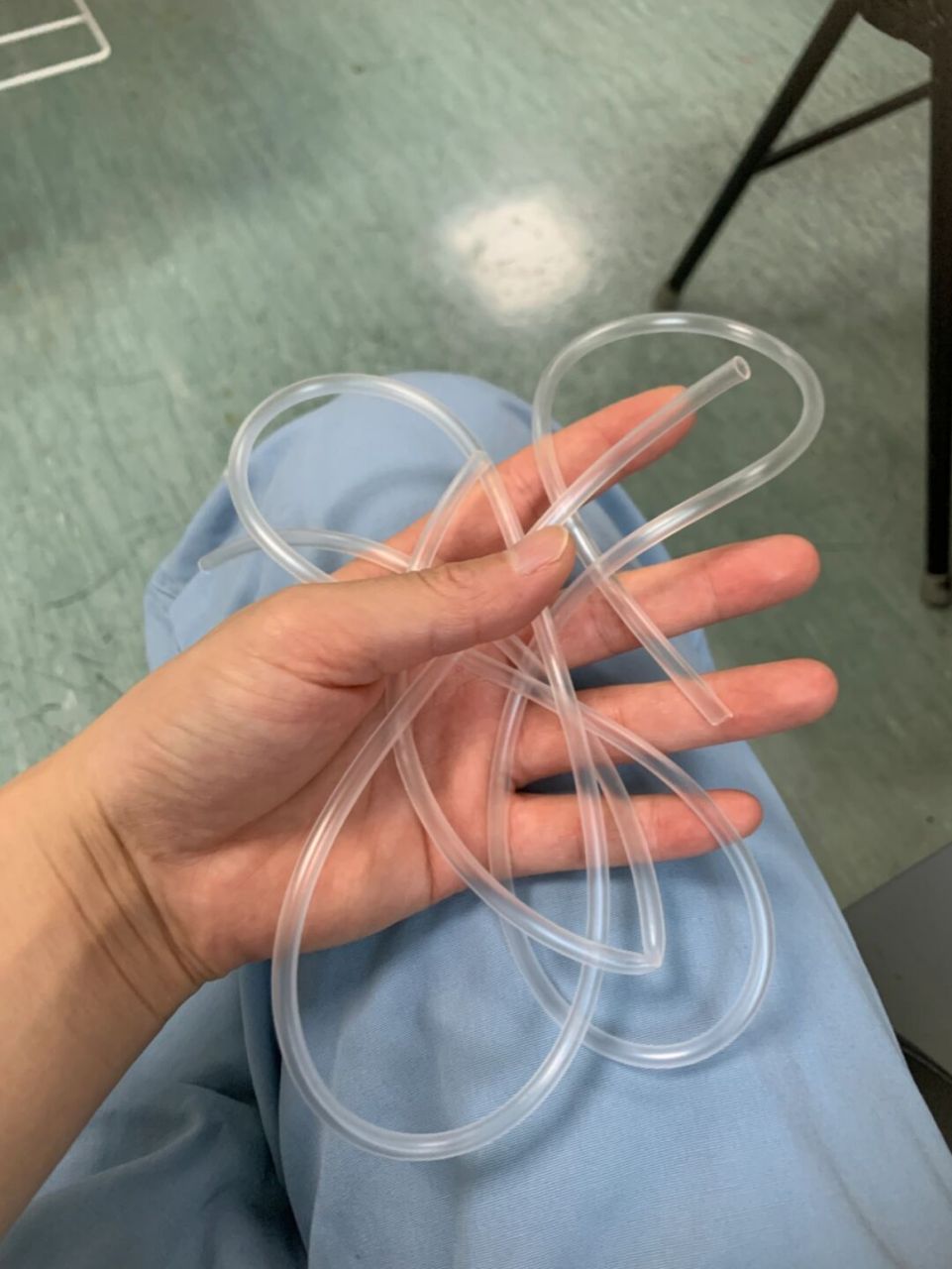 日常-手工(输液器编小鱼) 输液器编小鱼,几年前的手工,还有人知道怎么