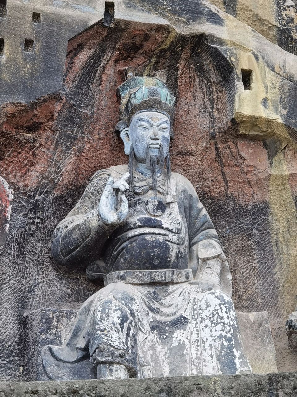 潼南大佛 潼南大佛寺依山傍水而建,大佛阁为七檐歇山式建筑,阁内为凿