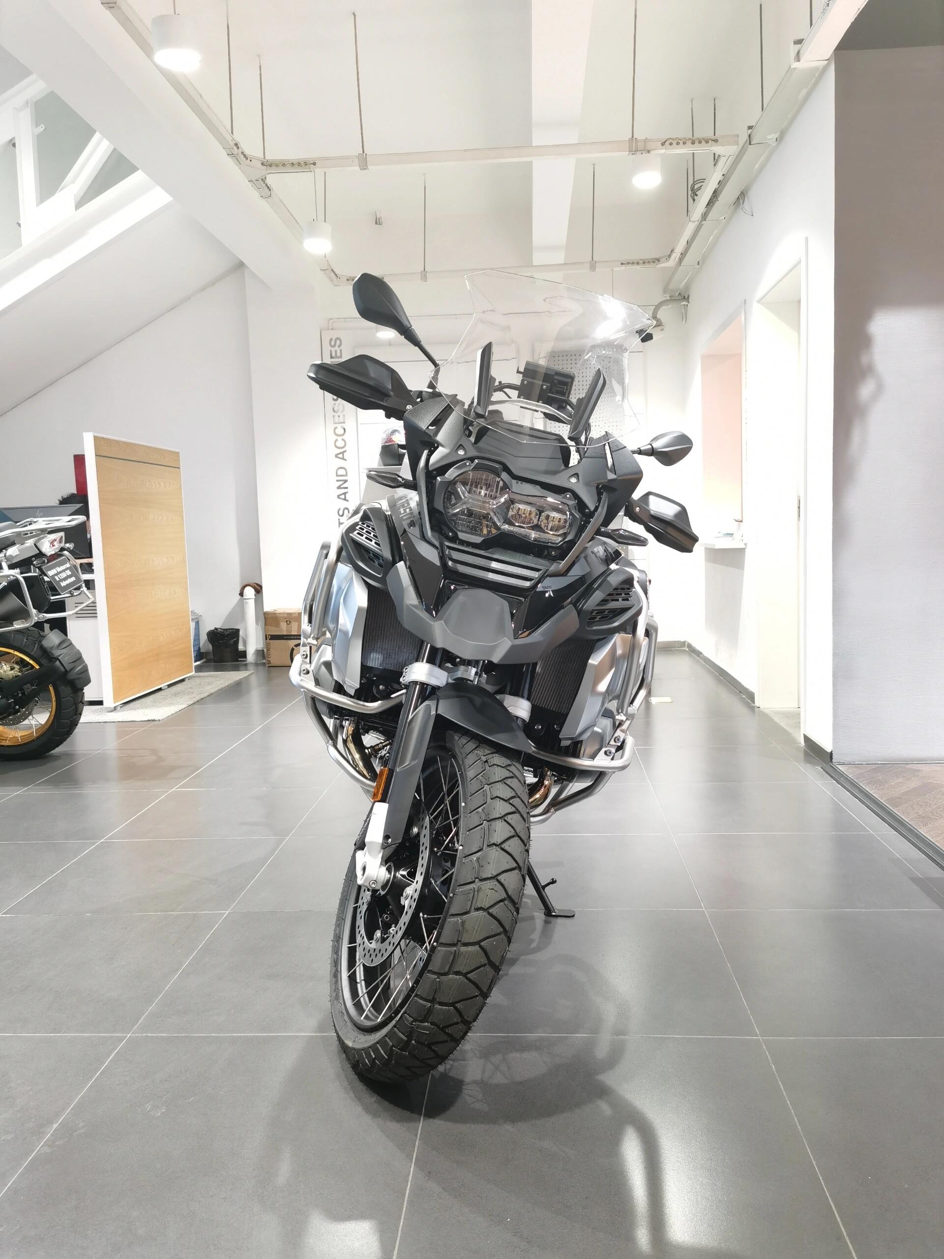 宝马r1250gs adv 探险版 283900元→225000元(送原厂三箱) 拉力版 283