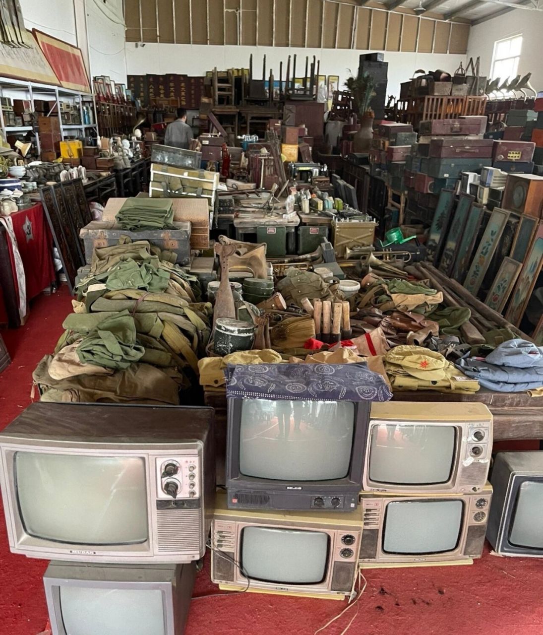 60-90年代民俗老物件 各种民俗老物件,应有尽有,黑白电视机,老钟表,老