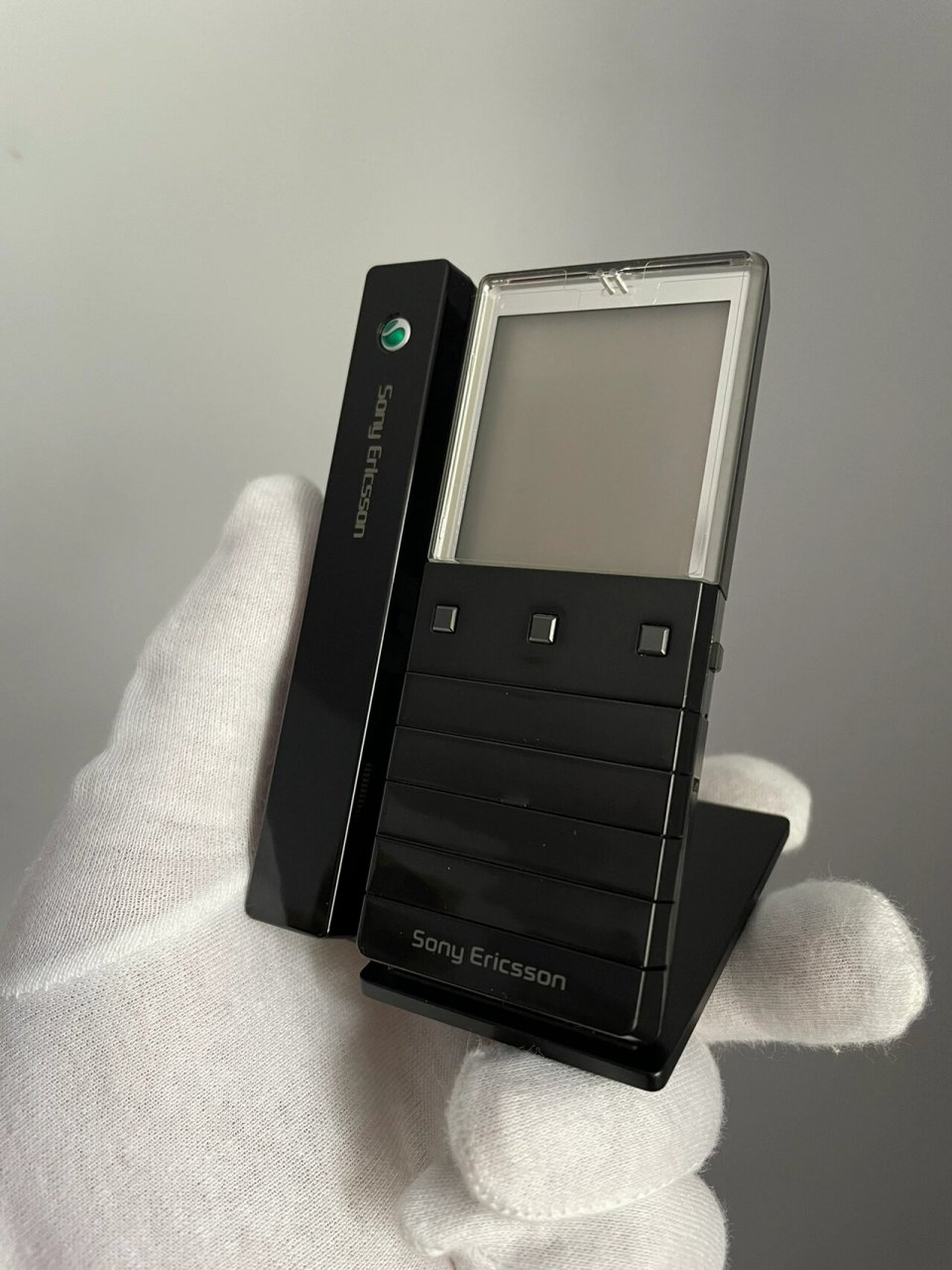 sony ericsson x5 索尼爱立信概念手机,透明屏幕无中生有应有尽有.
