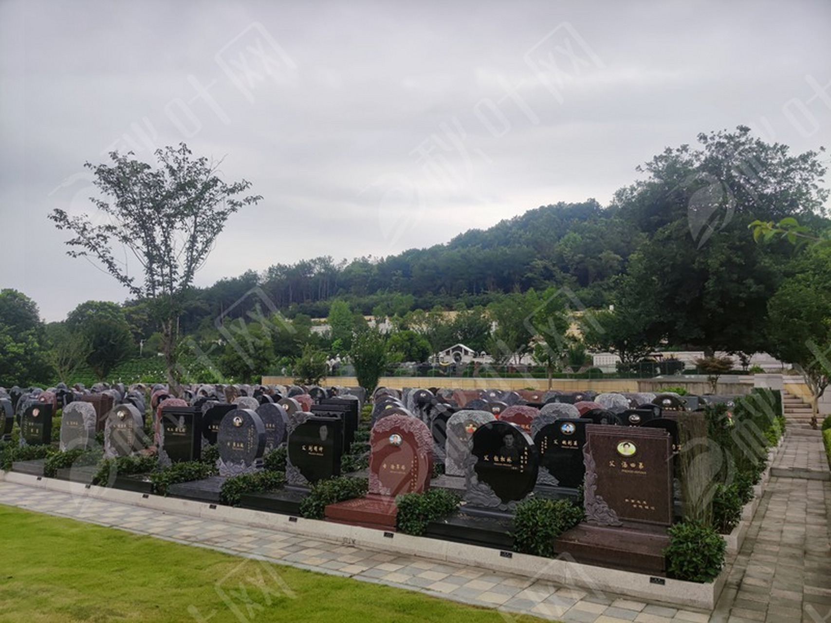 龙泉山孝恩园是武汉知名陵园之一,位于江夏区龙泉山风景区附近,环境