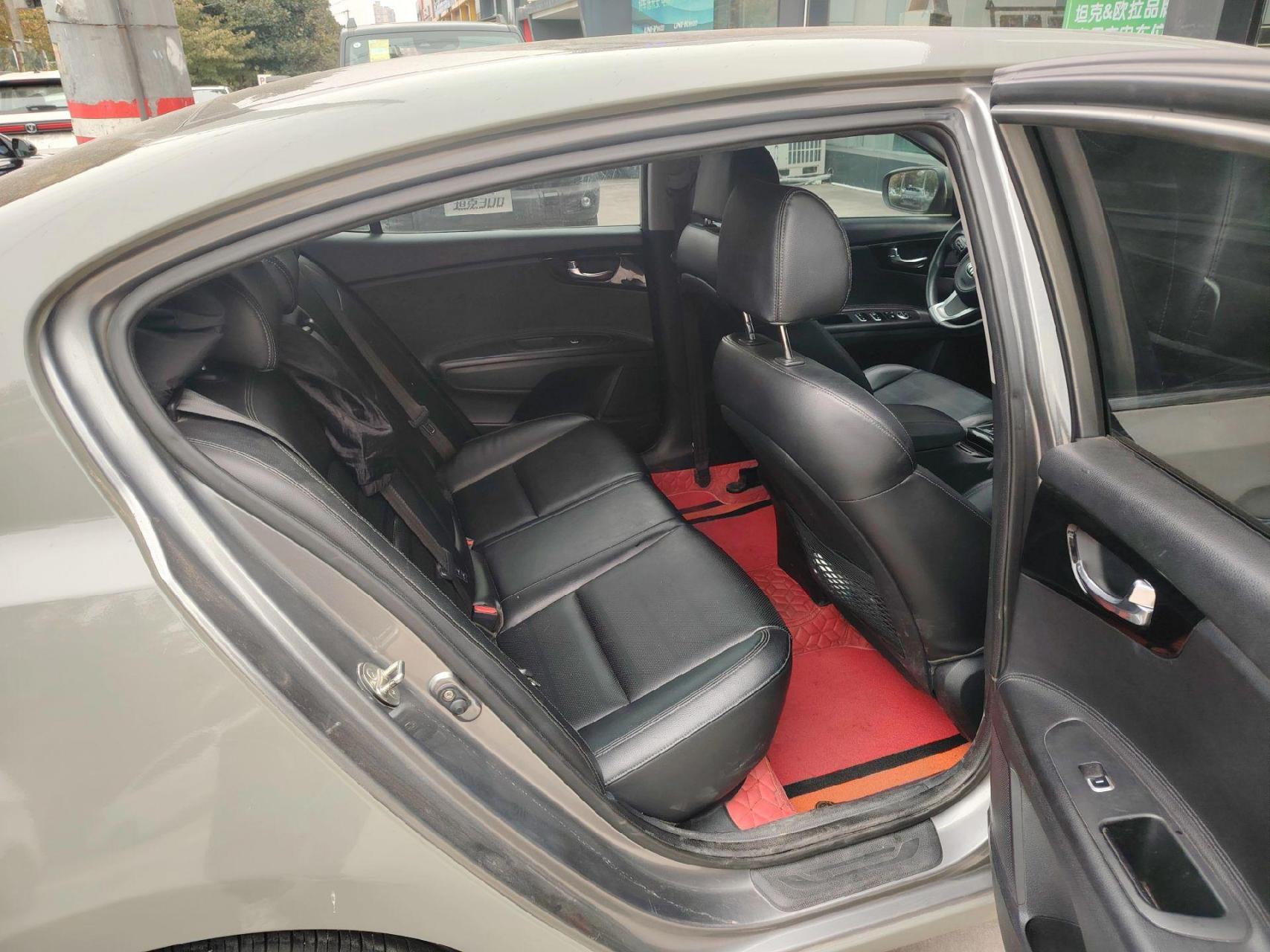 8自动挡顶配 .14年上牌起亚k4 1.