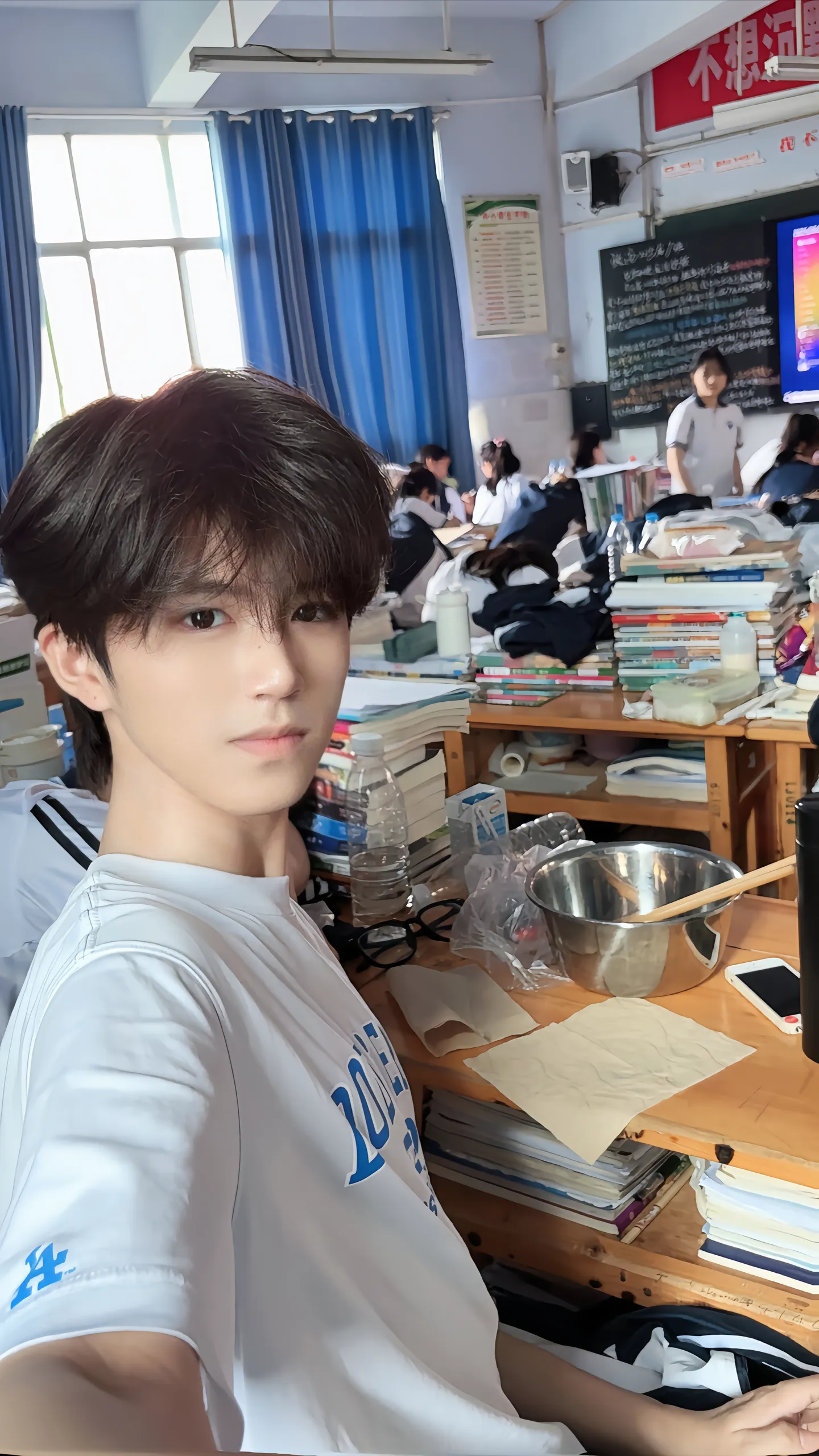 大多数人都只是我生命的玻璃窗上划过的雨滴,也有少