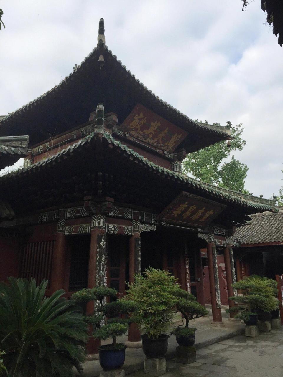 张飞庙 位于四川省南充市阆中市古城,始建于三国时期,历代均有修建