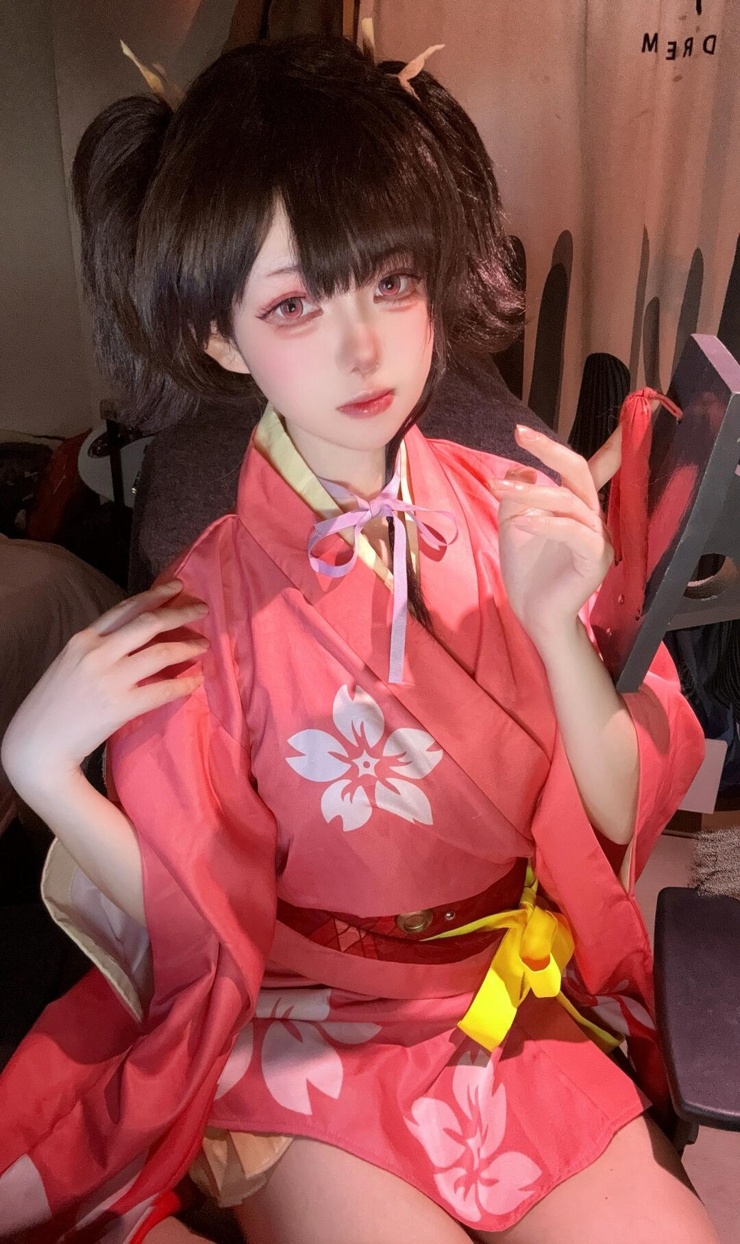 这个小女孩吗cos 雷索纳斯 甲铁城的卡巴内利 甲铁城无名 动漫少女