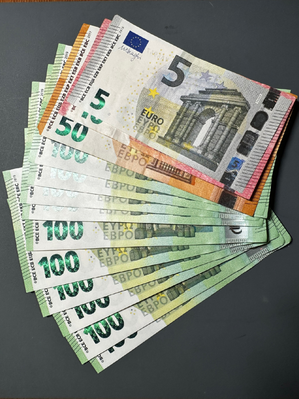 前几天去银行换的1000欧元纸币欣赏 话说现在真的缺外汇现钞,银行说