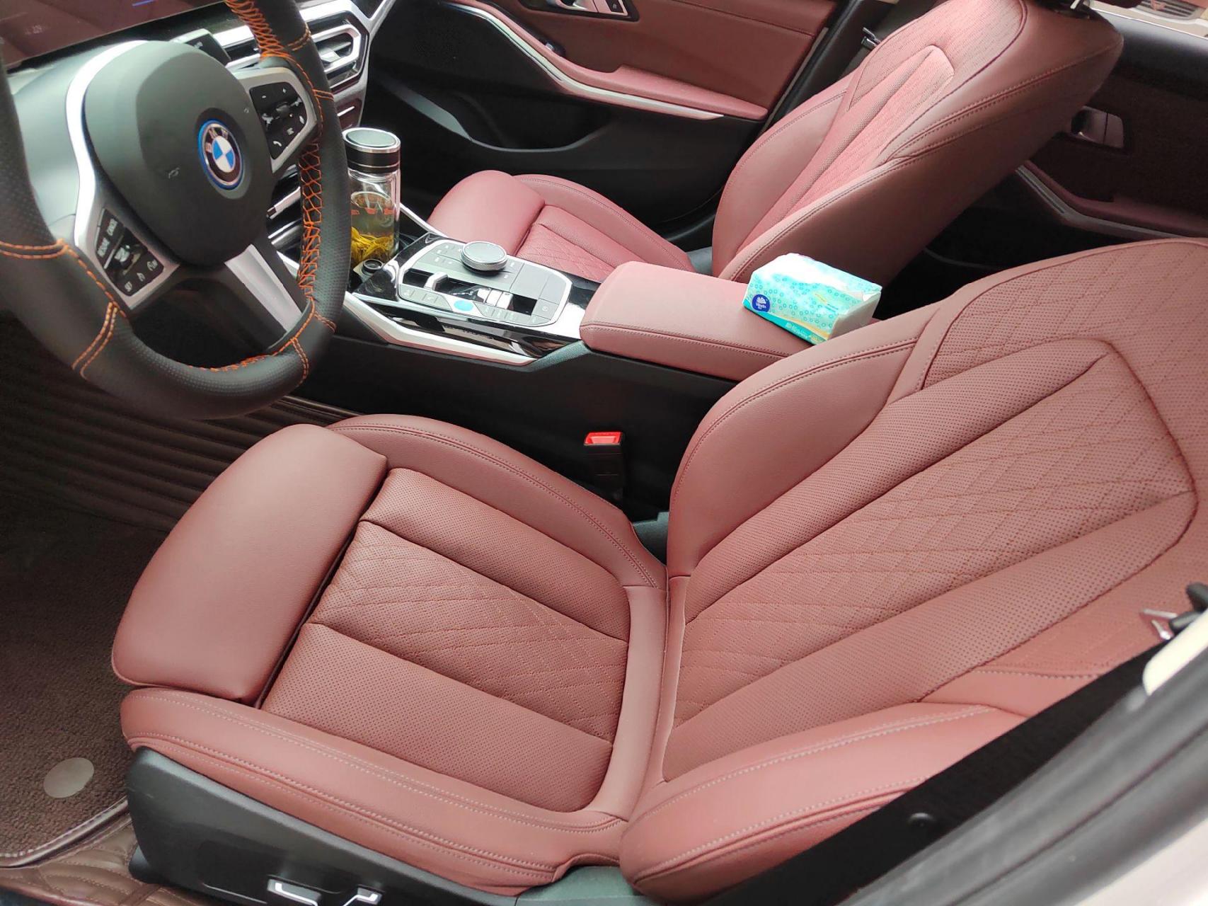 宝马i3真皮座椅镀膜施工后效果,保护原厂真皮座椅,始终如新.