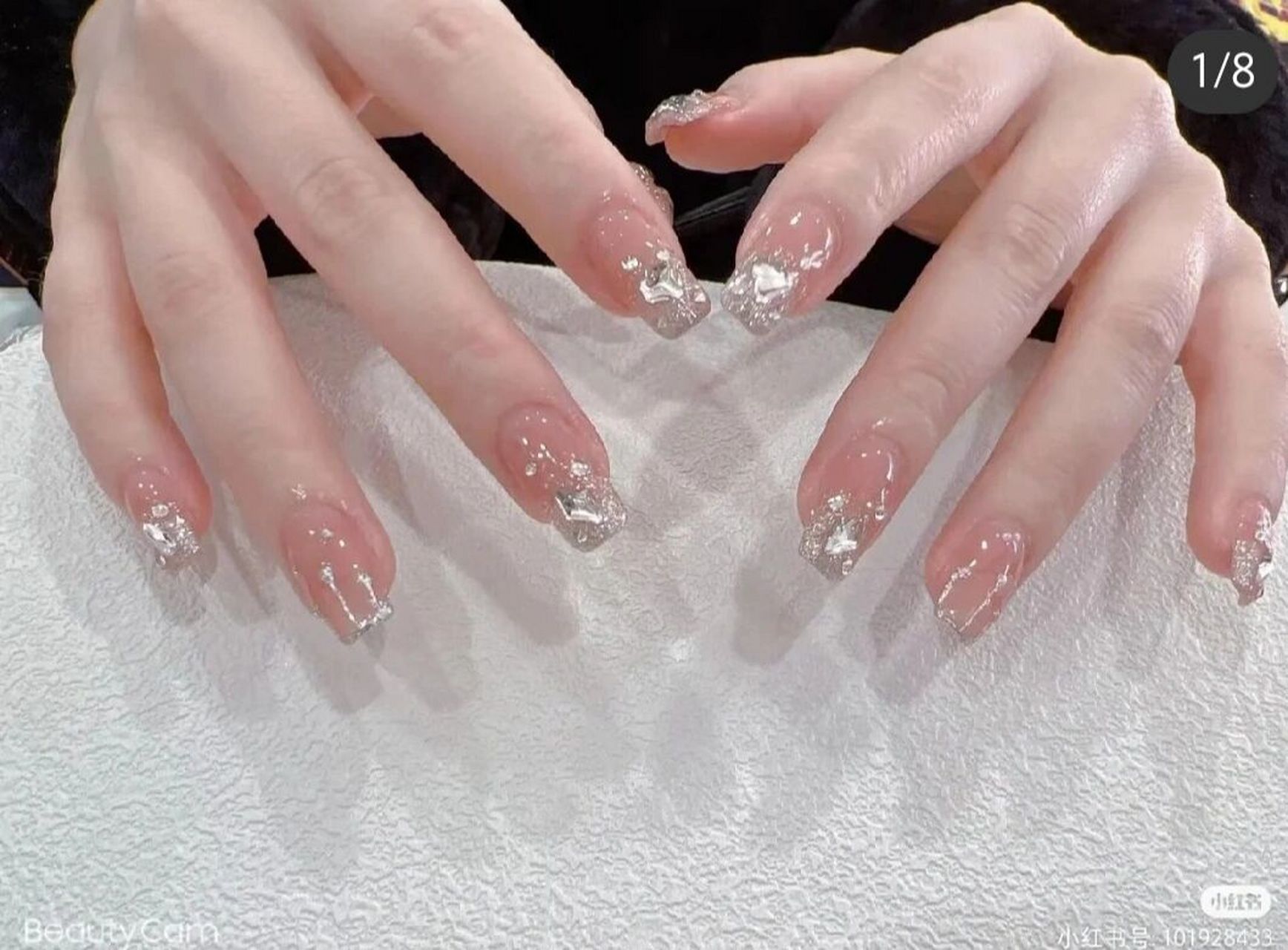 结婚新娘当天适合的美甲婚纱照适合 很多小仙女都问拍婚纱照或者结婚