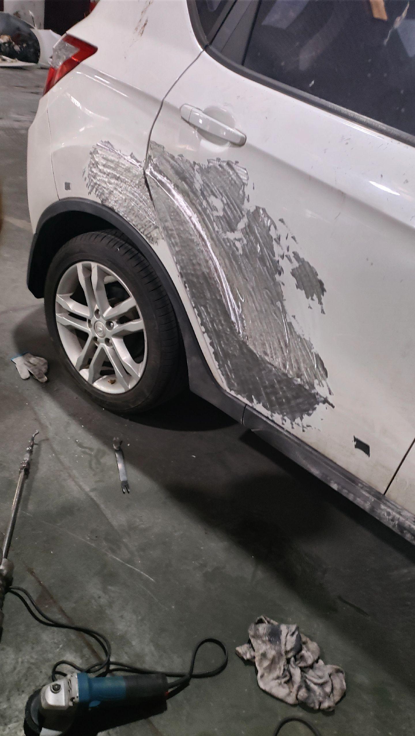 长安修复后门及后叶子板 事故车维修 汽车钣金喷漆 钣金修复