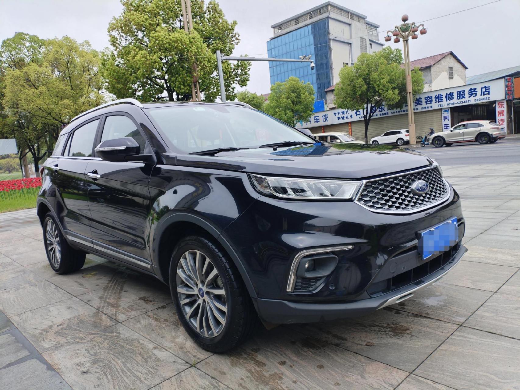 2020年上户,福特领界尊领版,1.5t自动挡.官方油耗6.7l百公里.