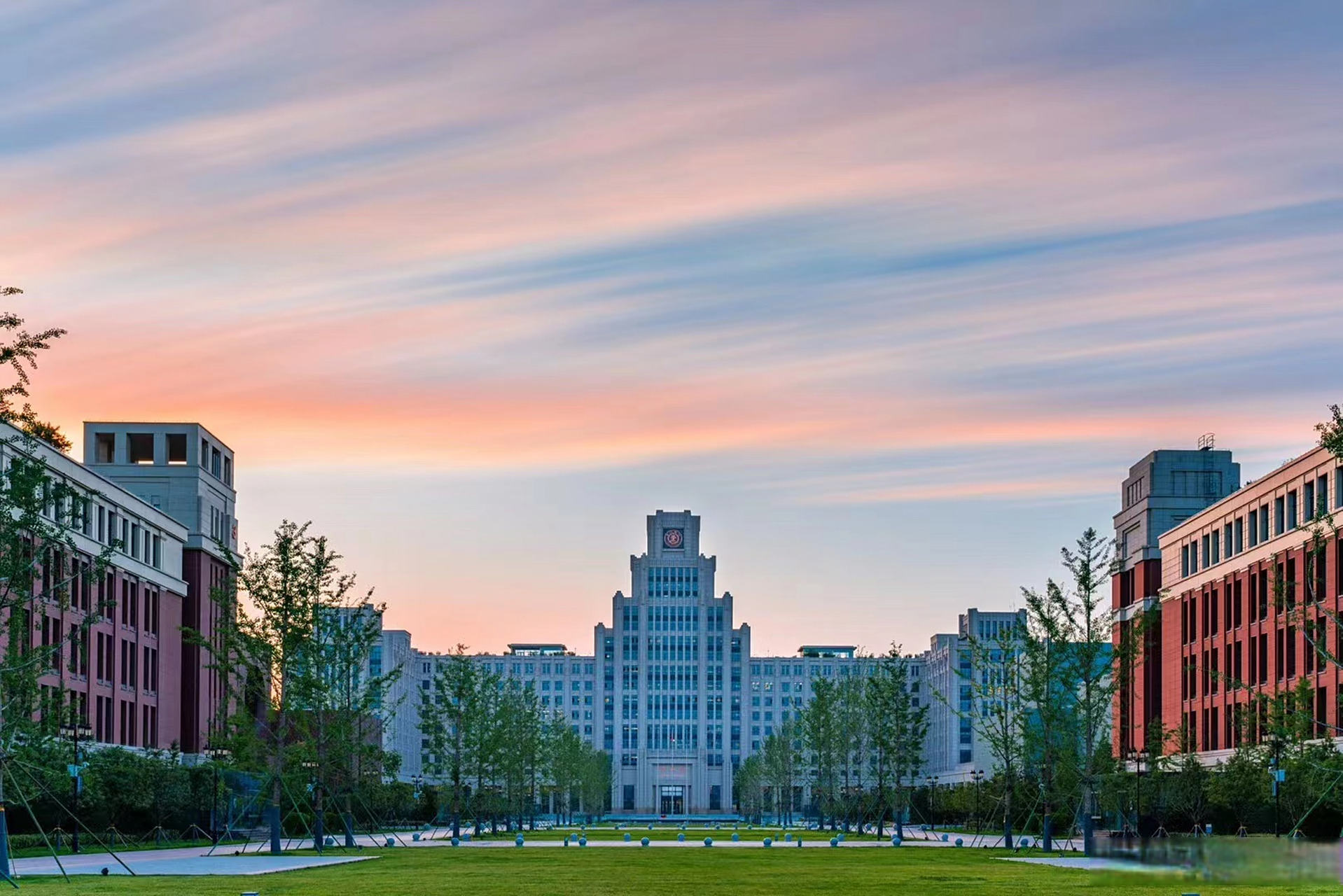 交大127校庆#  百川苍苍,岁月海茫茫; 巍巍学府,屹立西北方; 交通