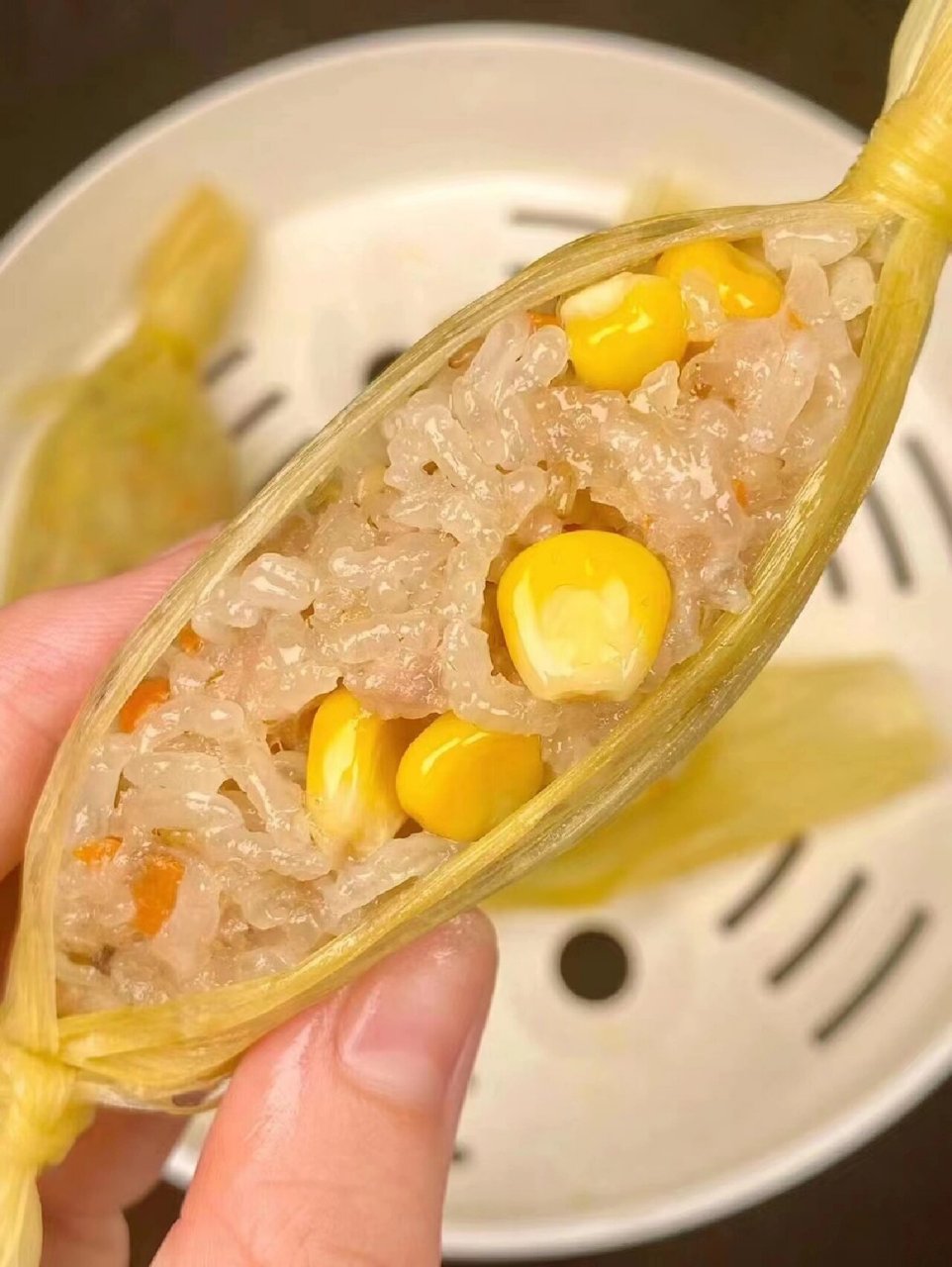 做成美食99 正是吃玉米的季节99 一般玉米外衣壳壳都是剥开就扔了