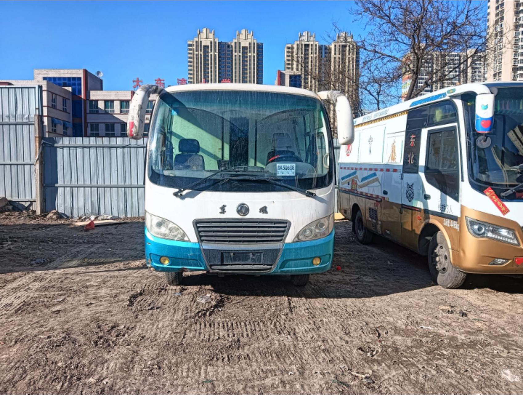 东风超龙客货车.14年6坐东风超龙中巴货车市区不限行 带空调,费用全年