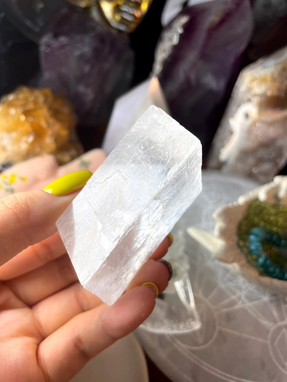 【已结缘】透明方解石原石07 敲击方解石可以得到很多方形碎块 故名