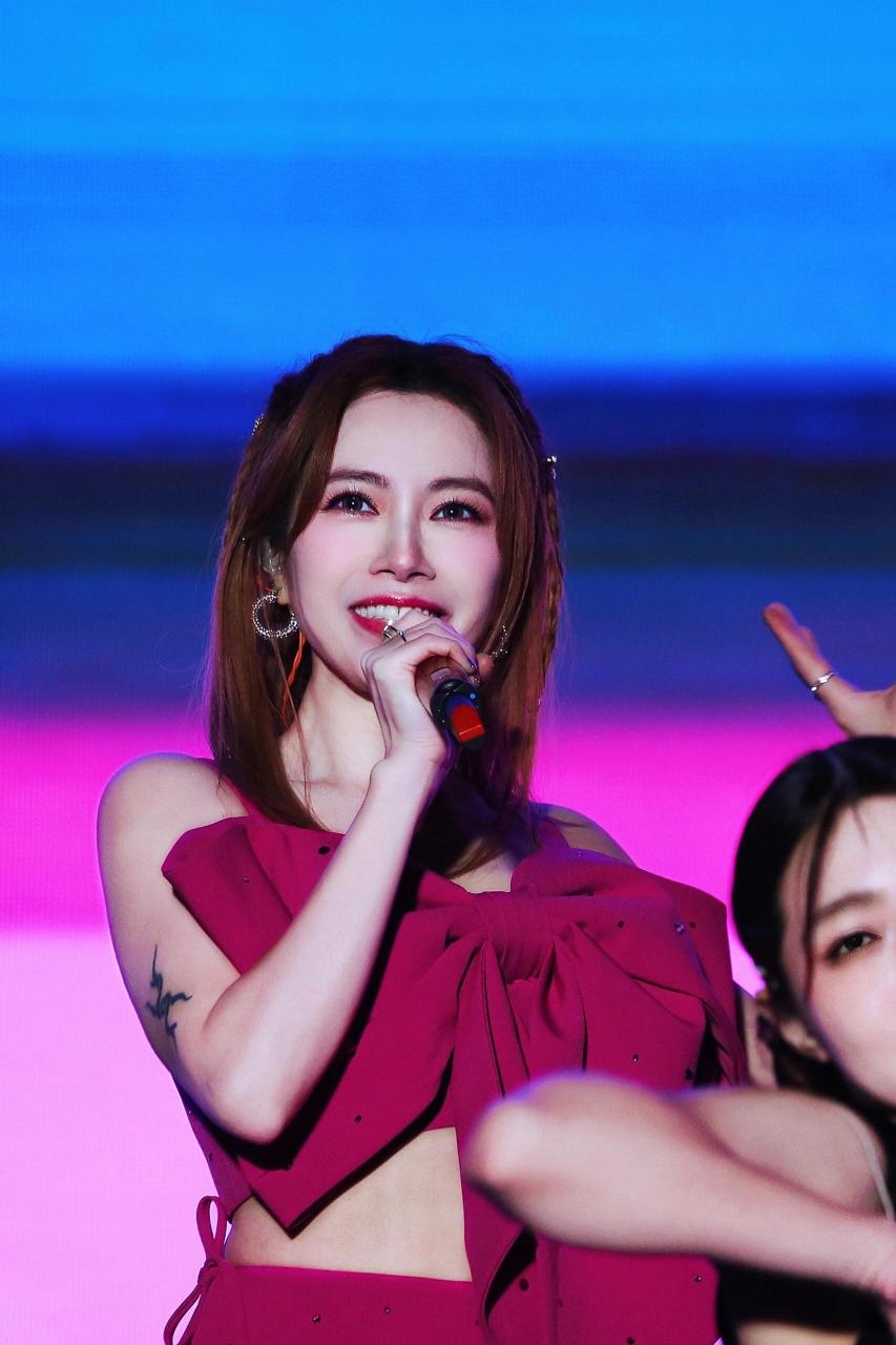 徐怀钰抚州跨年演唱会美图  感谢深深大美女为yuki精心拍摄提供素材