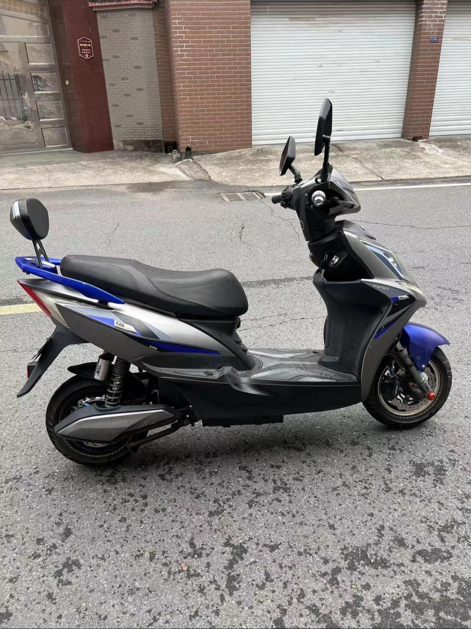 精品爱玛72v高速电摩72v车况精品 最高配最顶配前后双碟刹 前后气囊