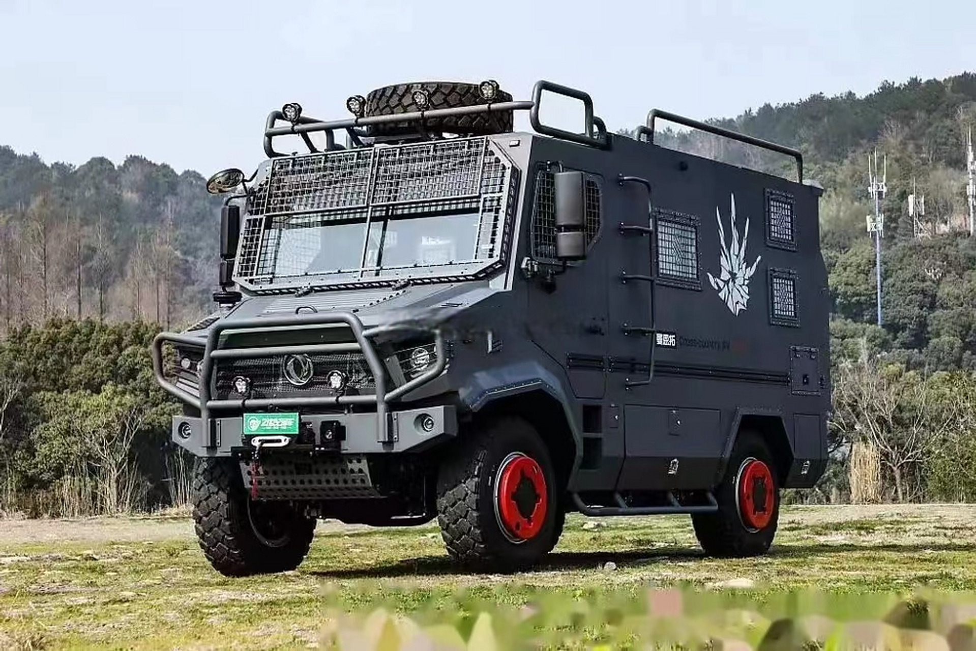 这款房车得多少钱啊?如果是乌尼莫克是不是就得好几百万了~~~02