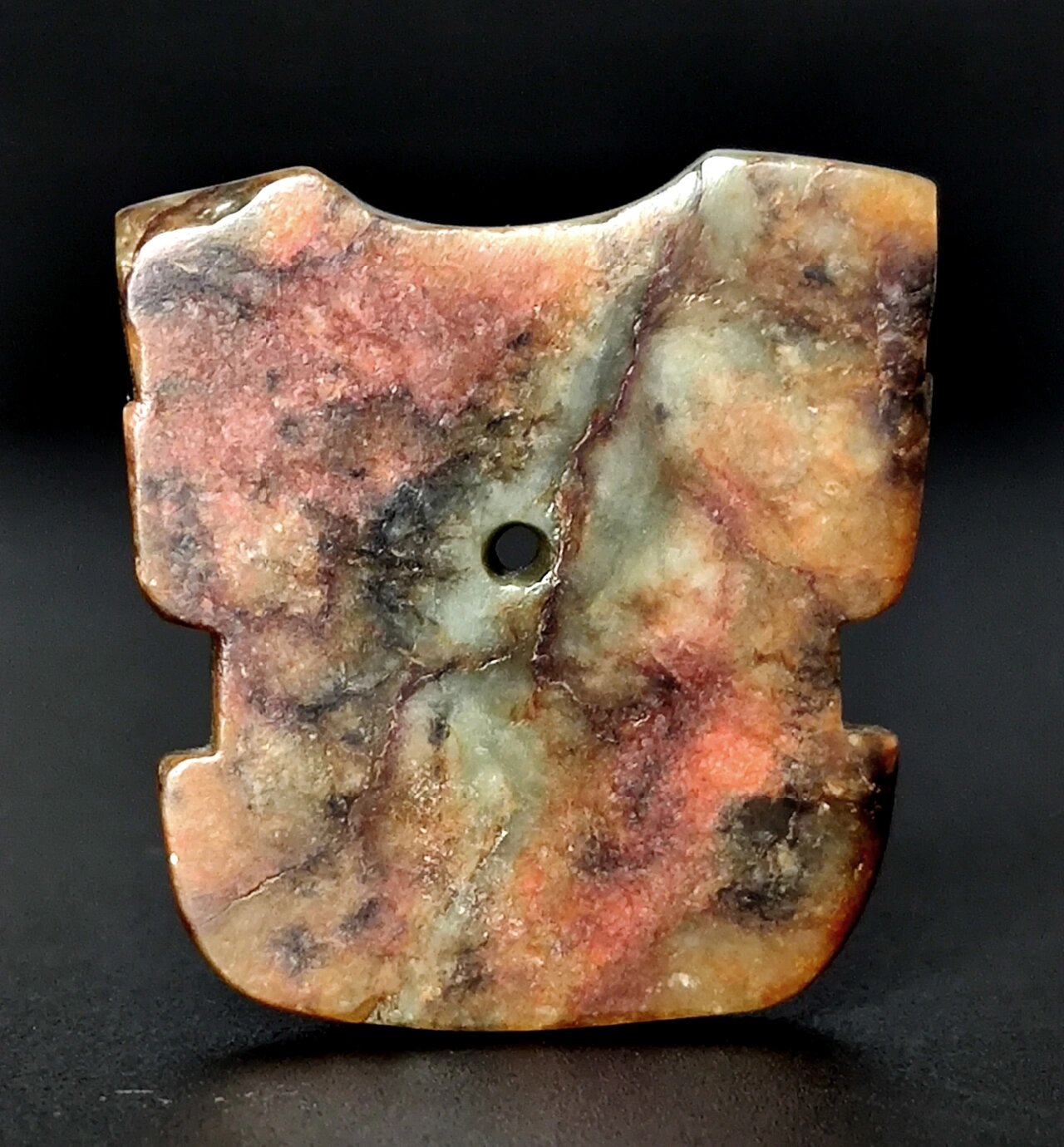 商周时期兽面纹玉佩 商周时期兽面纹玉佩 高3.6厘米,宽3.3厘米,厚1.