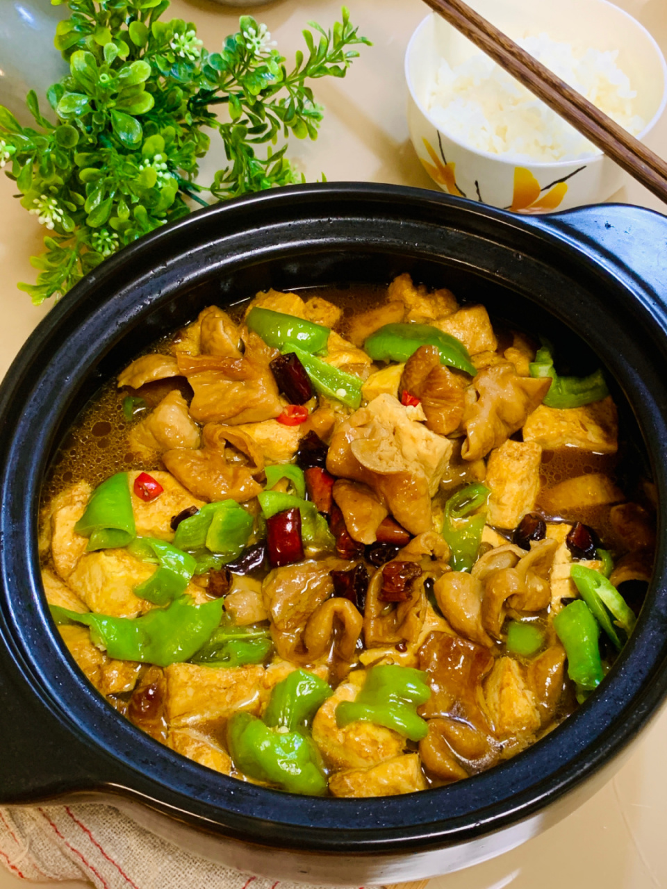 家庭版肥肠炖豆腐6015好吃到不剩一口汤 肥肠别只是辣炒了!