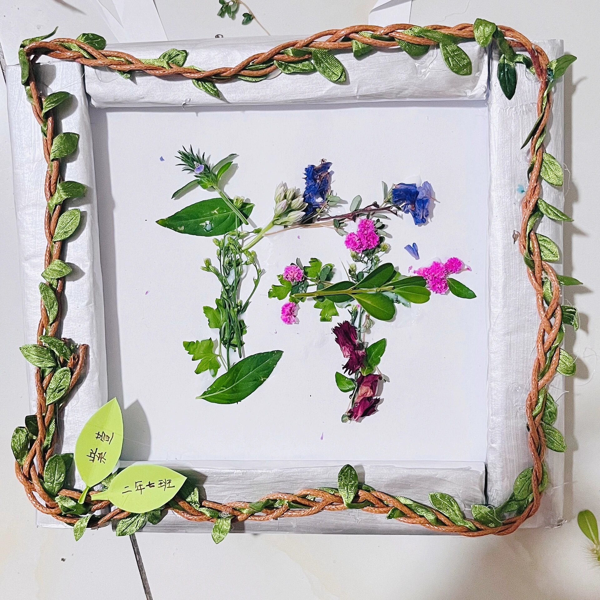教师节用废旧纸盒做画