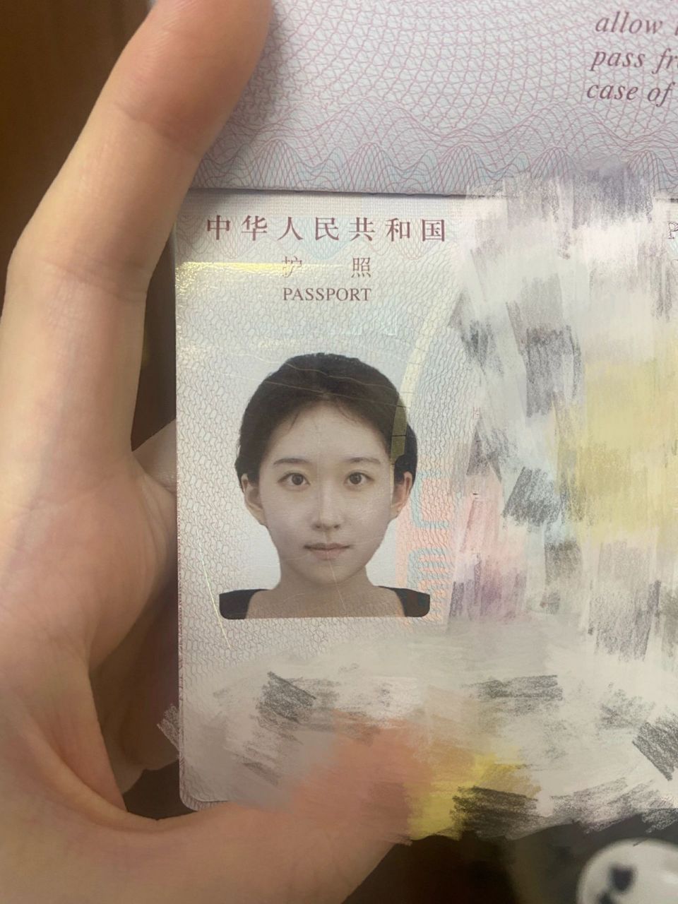 超实用的小技巧08 今天收到了新的护照,对比中学时期的旧护照照片