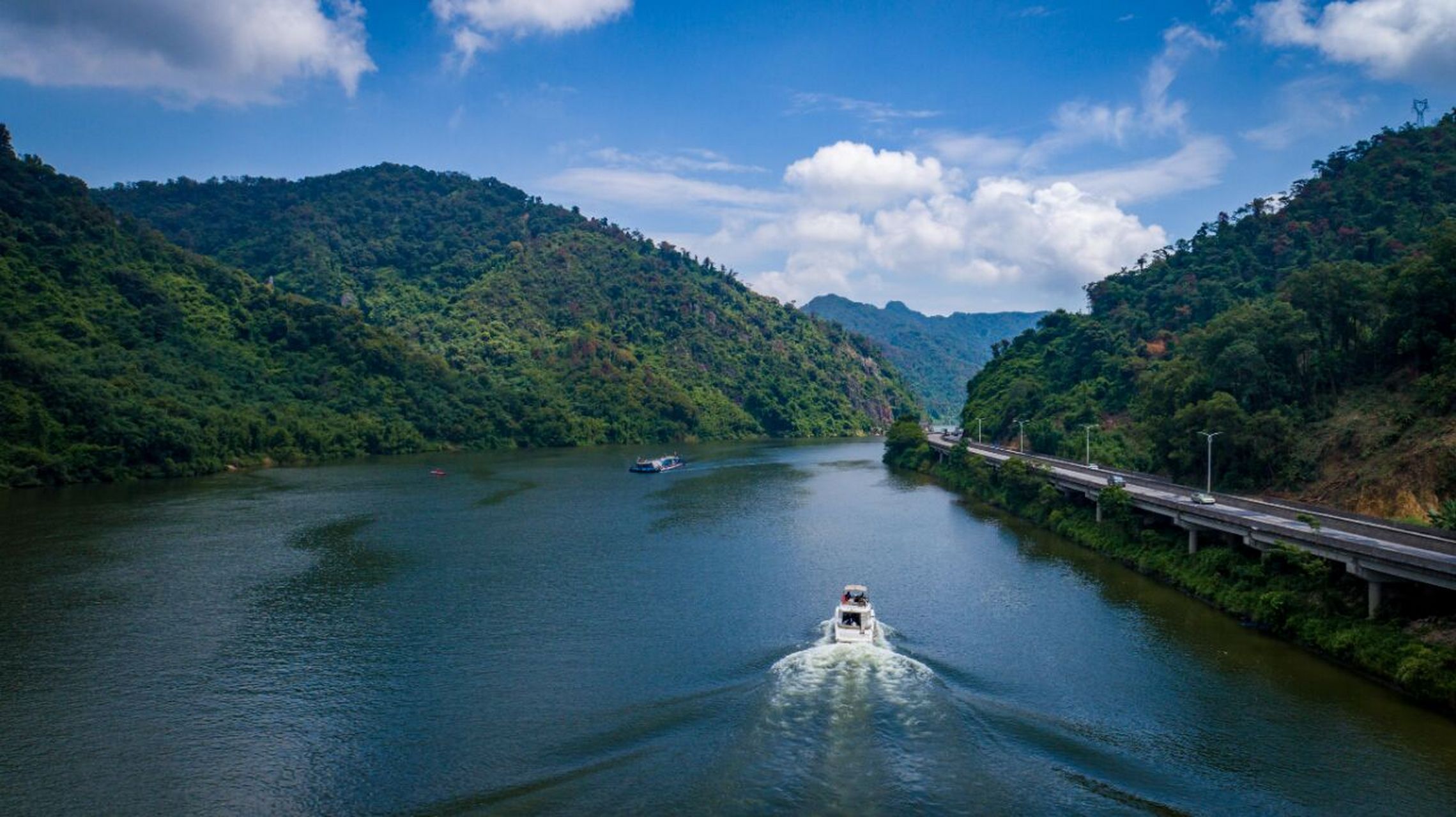 来清远英德打卡北江小三峡 	 乘坐观光游轮 游览北江十里画廊 游船票