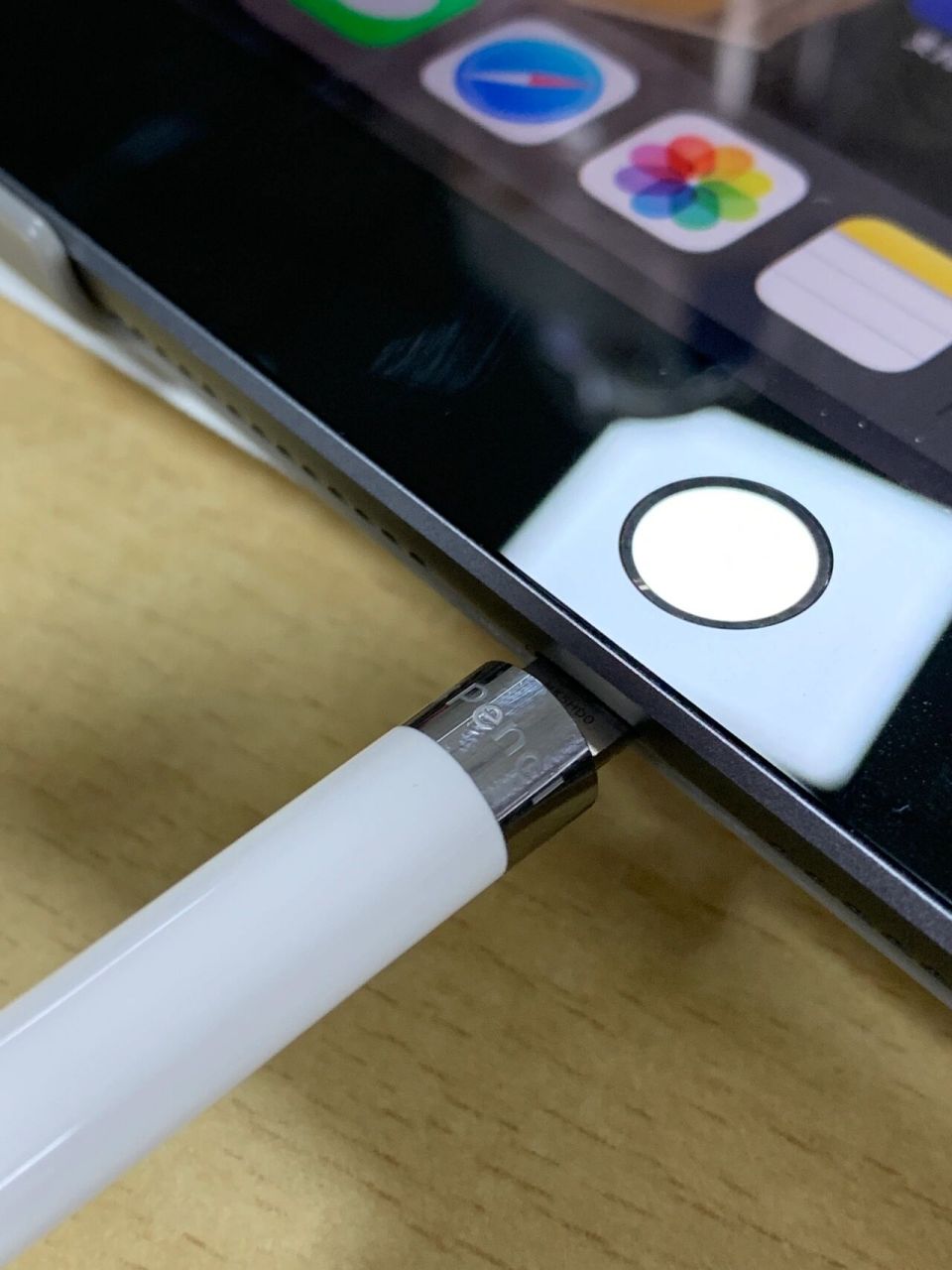 一直不理解apple pencil的充电方式 总害怕断掉谁懂啊!