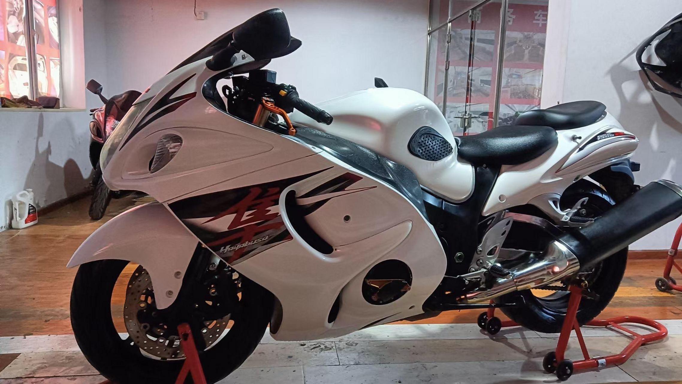 12年精品铃木隼,1340排量,陆地飞行器能驾驭的来研究