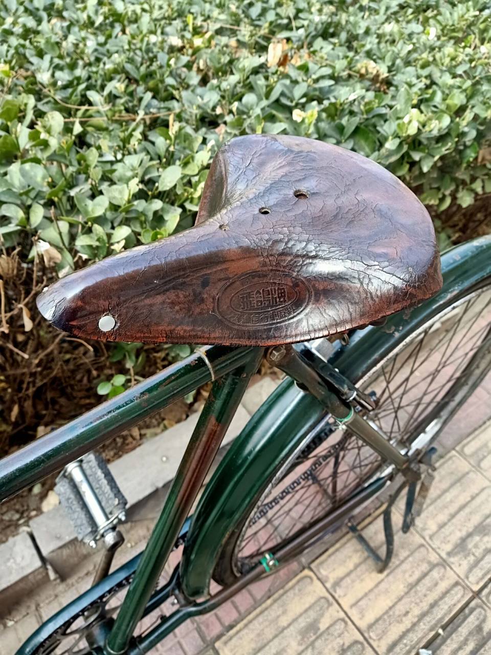 老飞鸽自行车 1957年飞鸽标定自行车,半成品,货架还没修好.骑行很轻快