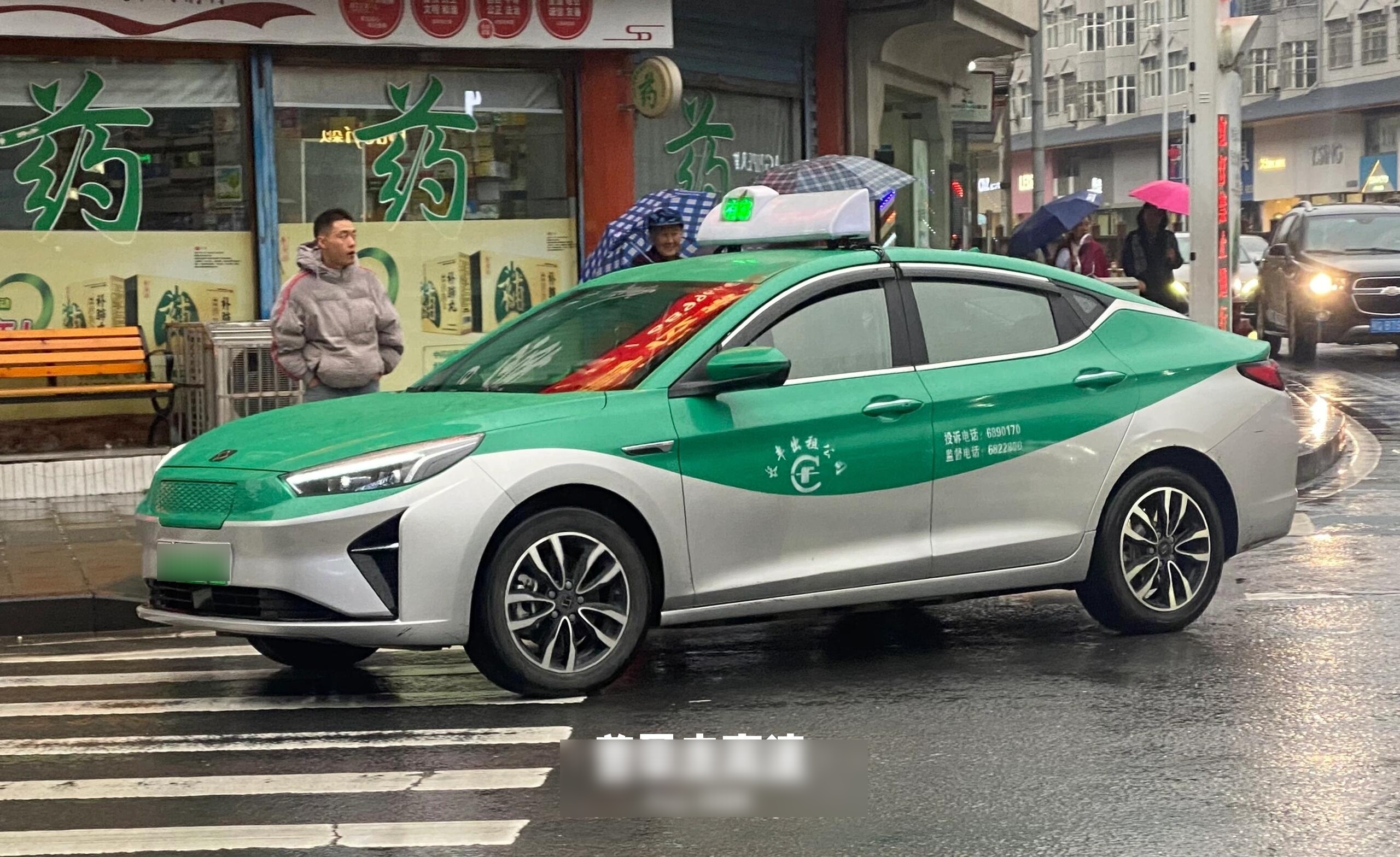 此外,这里还有新能源出租车和思皓新能源,是旅游的好去处