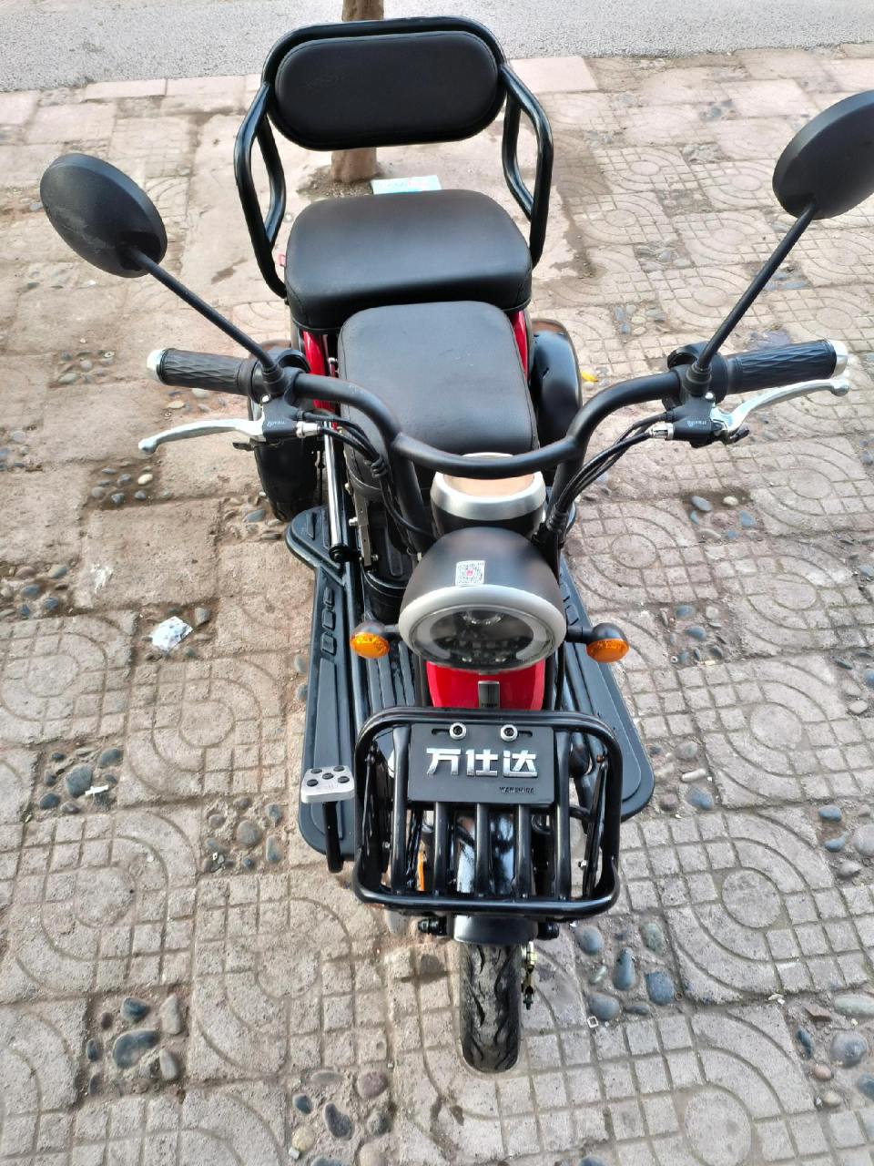 这个万仕达电动车特价出了1300,不挣钱可以不?