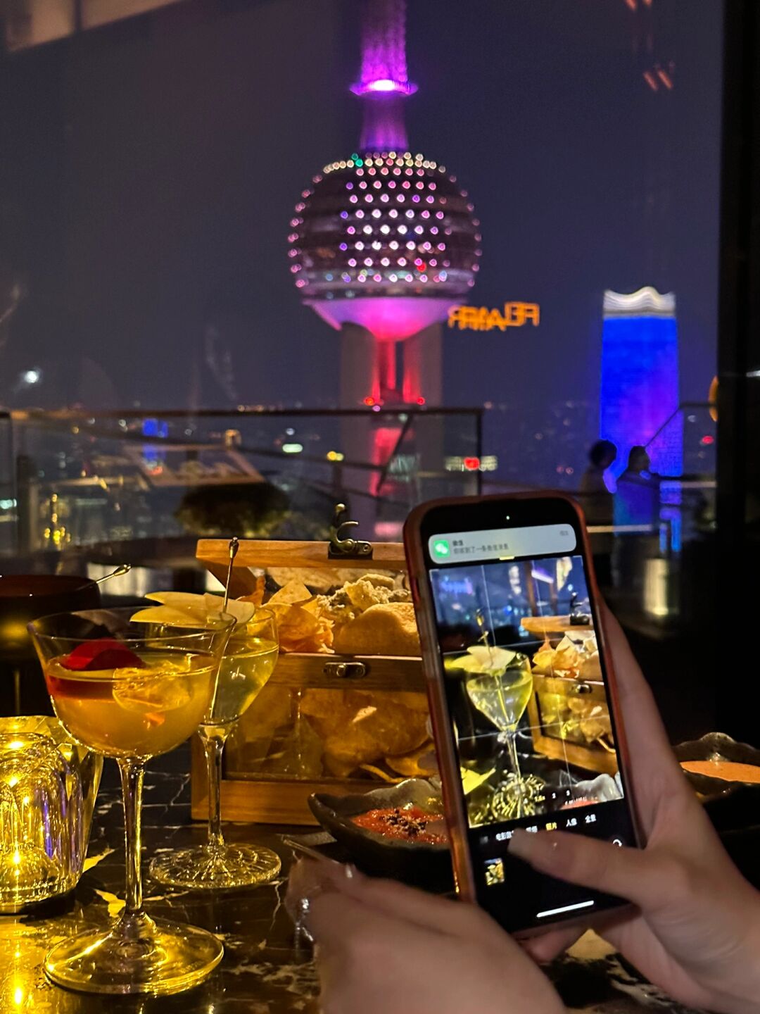 朋友来上海我都会带他们去外滩坐坐