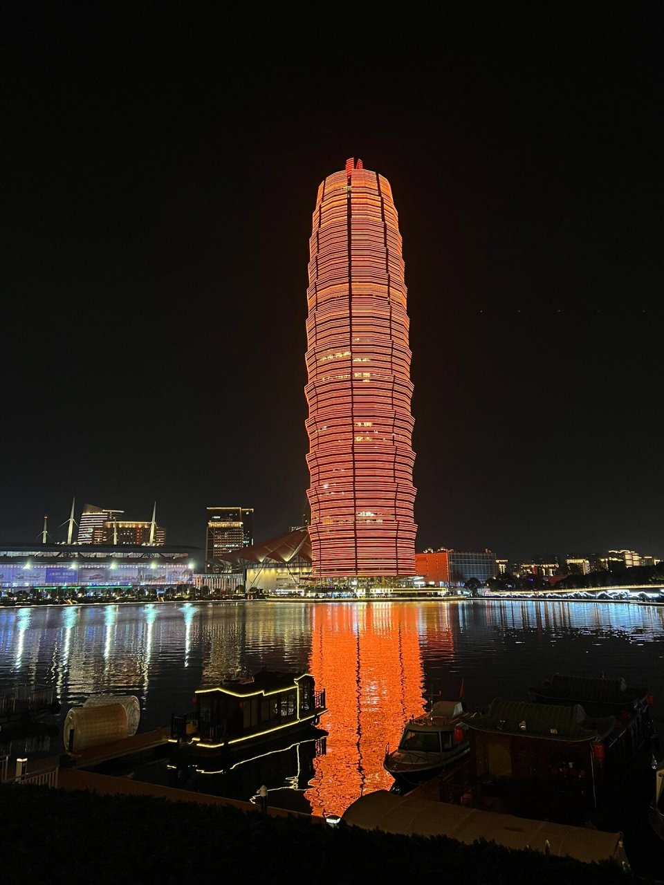 郑州市玉米大楼 千玺广场,玉米大楼,五彩缤纷.