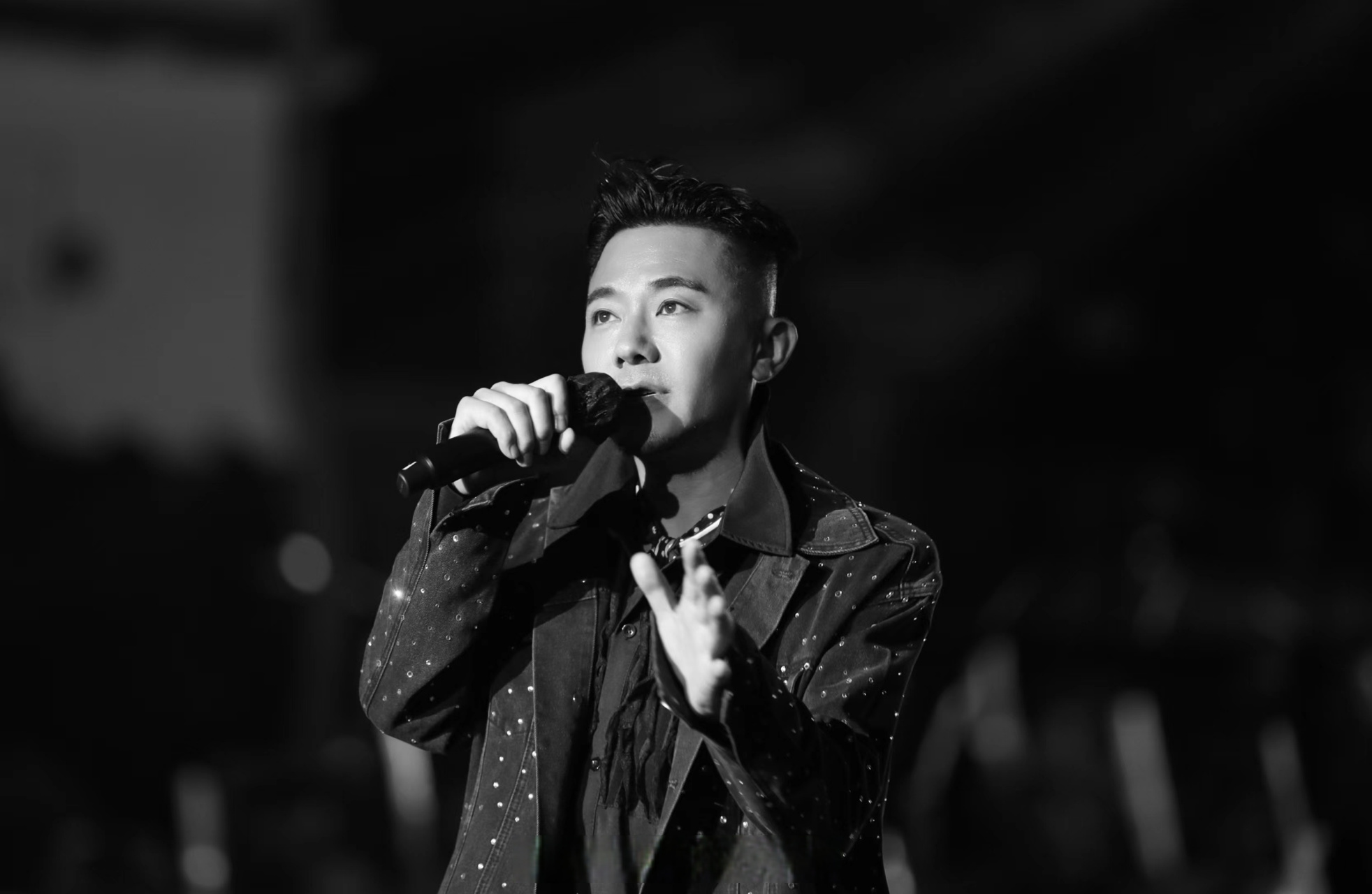 音乐会# @安琥 贵阳村ba深山音乐会7215主持演唱全能艺人 绽放